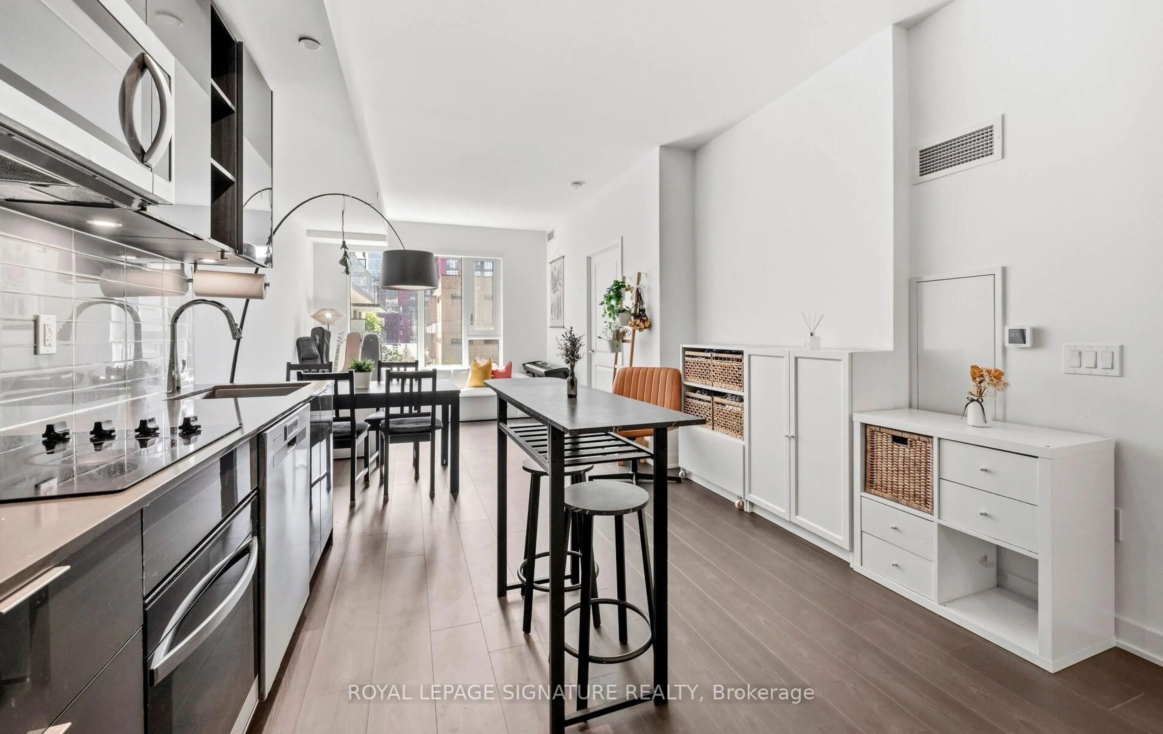 Open concept kitchen, unknown for 543 Richmond St #427, Toronto Ontario M5V 0W9