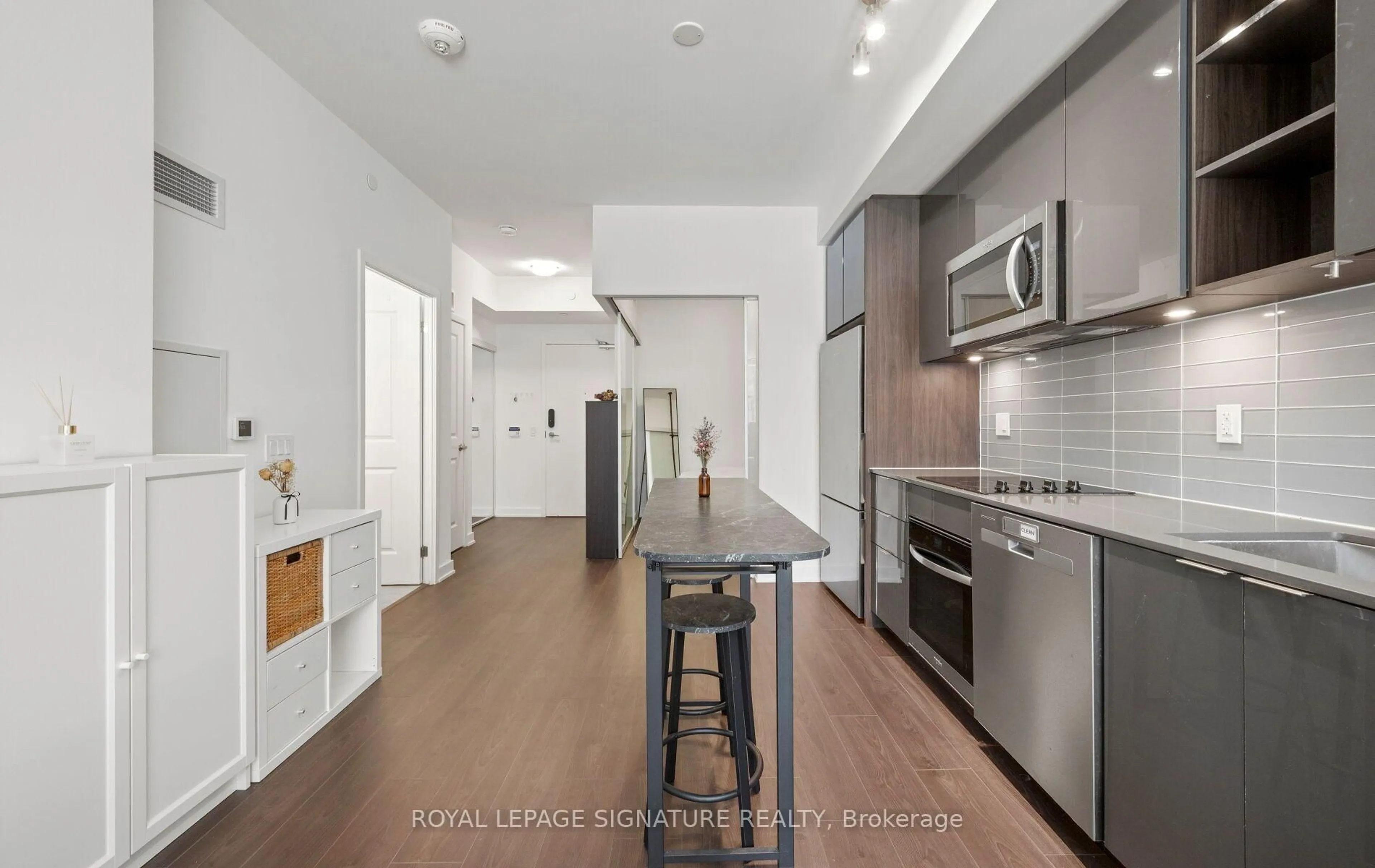 Open concept kitchen, unknown for 543 Richmond St #427, Toronto Ontario M5V 0W9