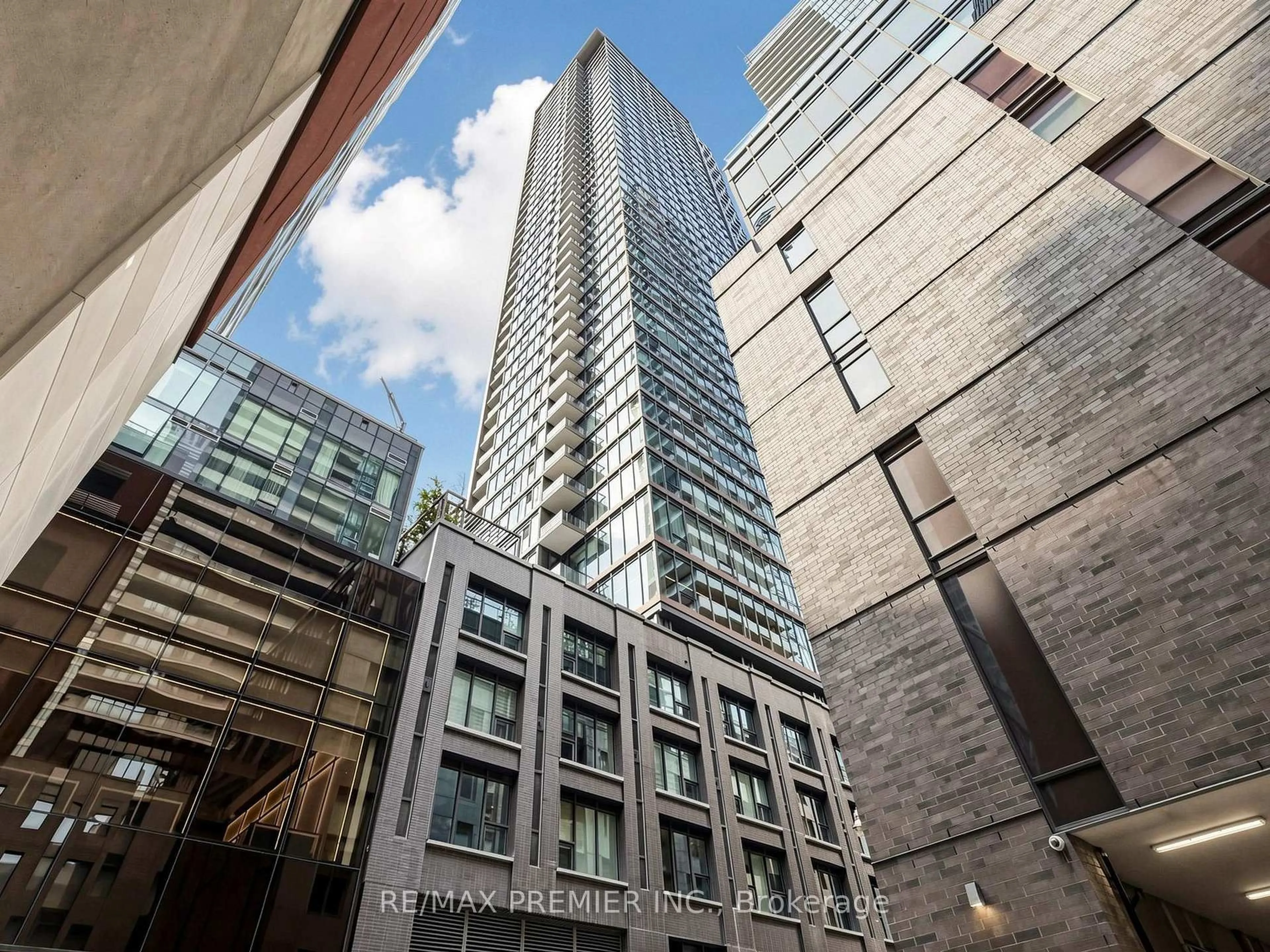 Indoor foyer for 55 Mercer St #1007, Toronto Ontario M5V 0W4