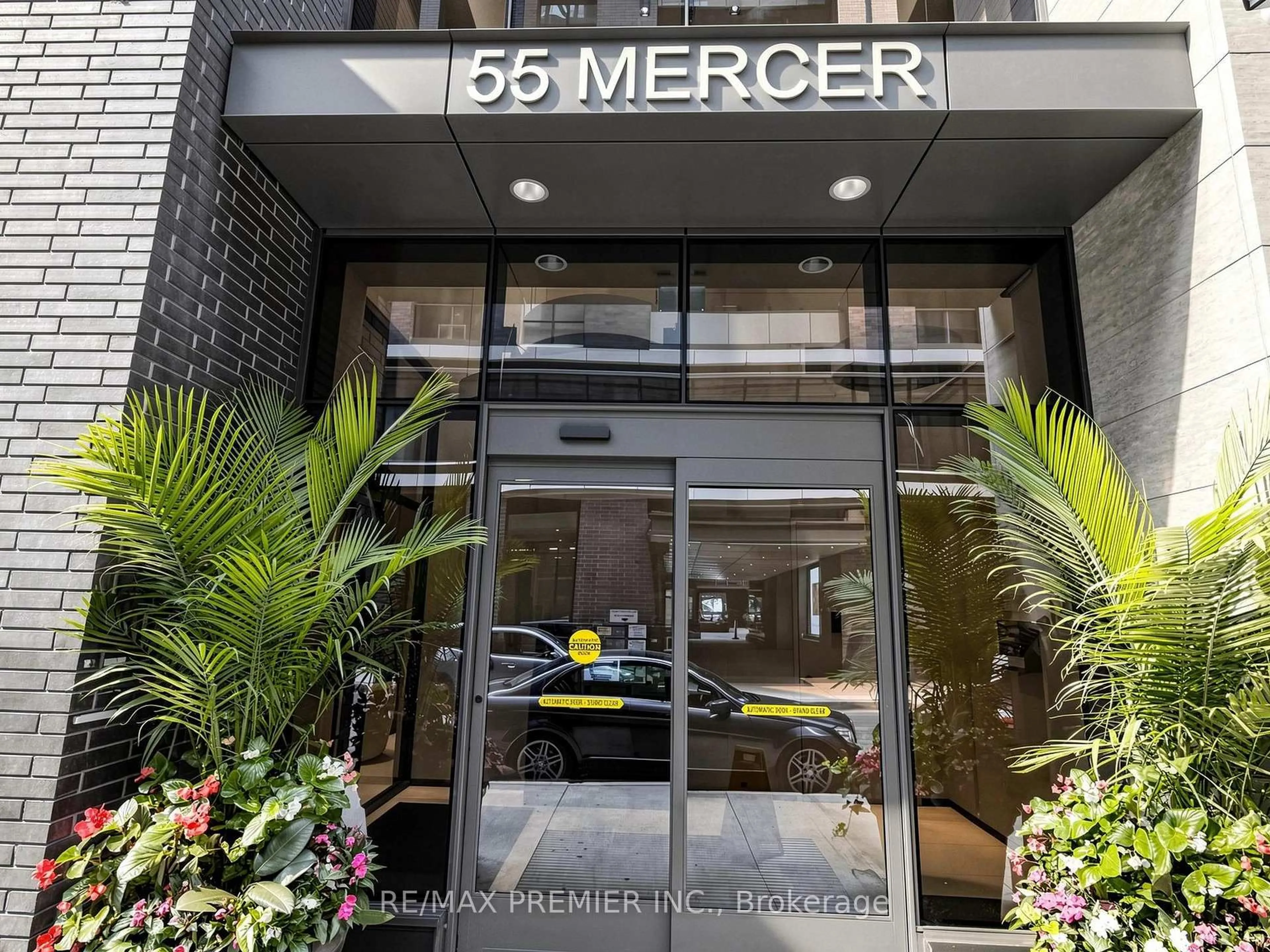 Indoor foyer for 55 Mercer St #1007, Toronto Ontario M5V 0W4