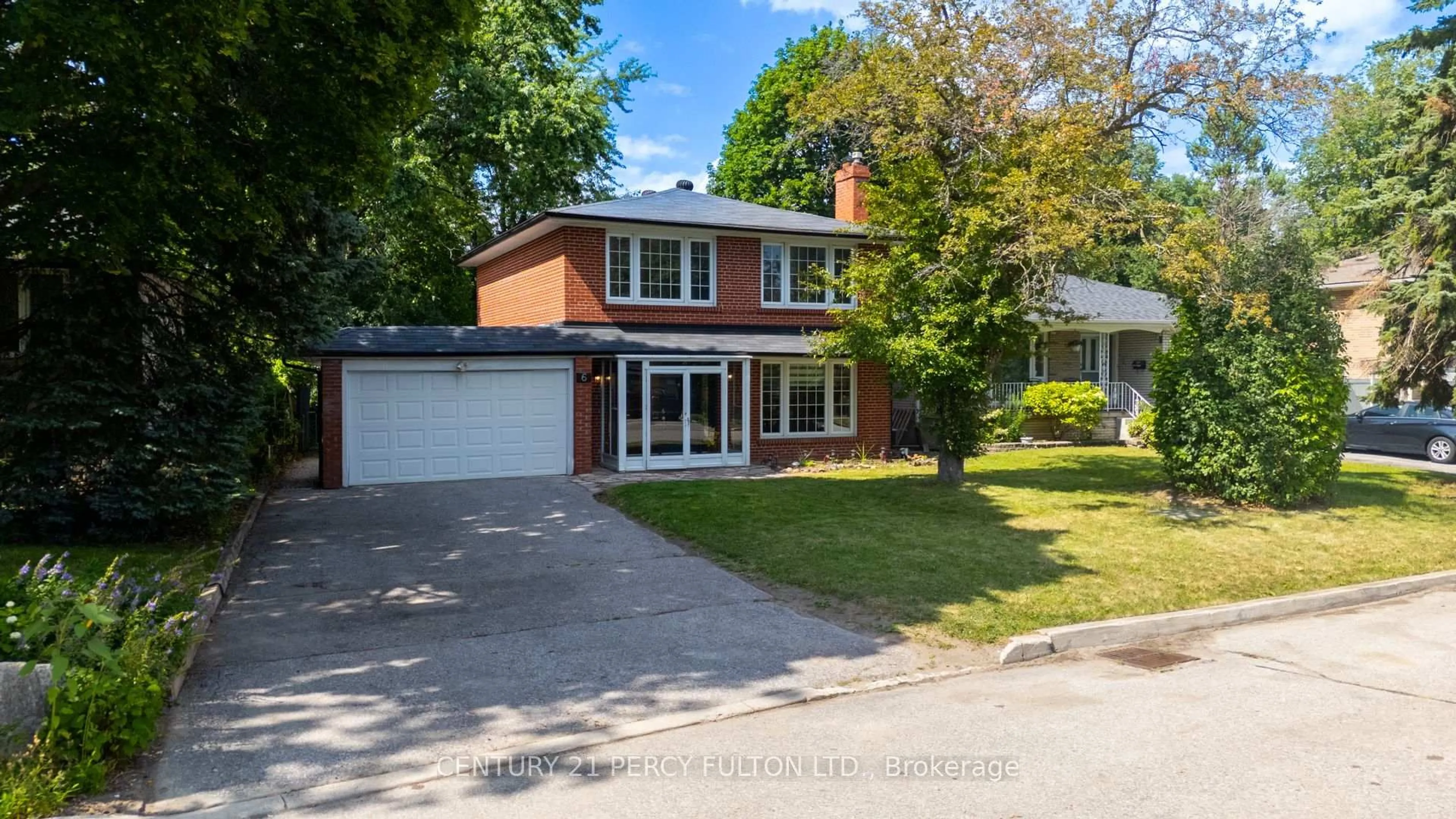 A pic from outside/outdoor area/front of a property/back of a property/a pic from drone, street for 6 Donna Crt, Toronto Ontario M2M 2C8