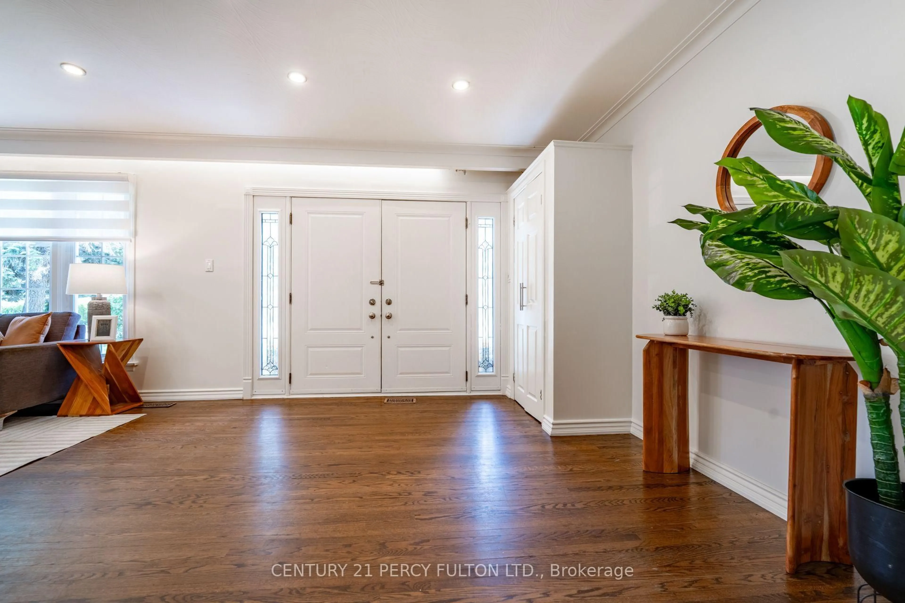 Indoor entryway for 6 Donna Crt, Toronto Ontario M2M 2C8