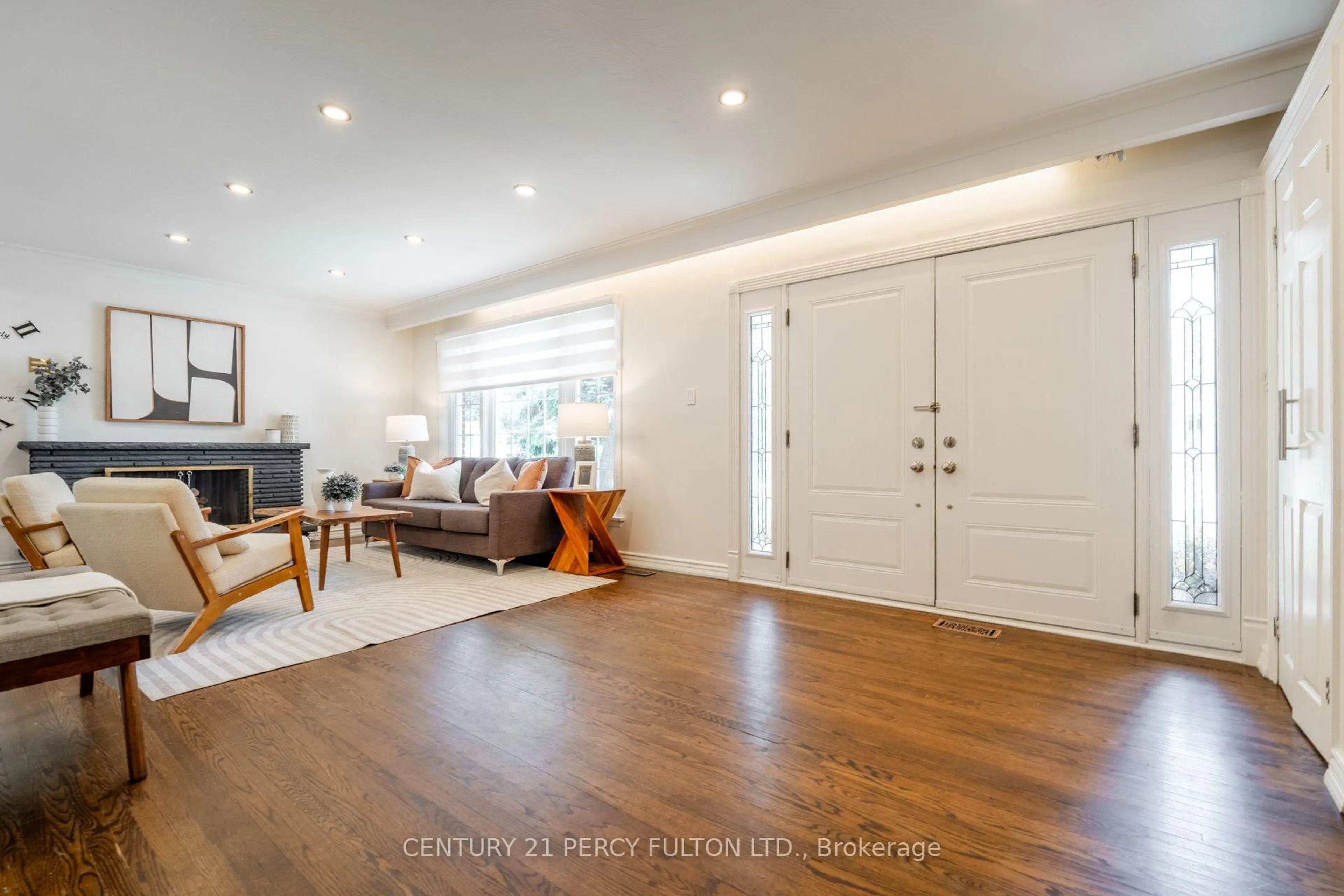 Indoor entryway for 6 Donna Crt, Toronto Ontario M2M 2C8