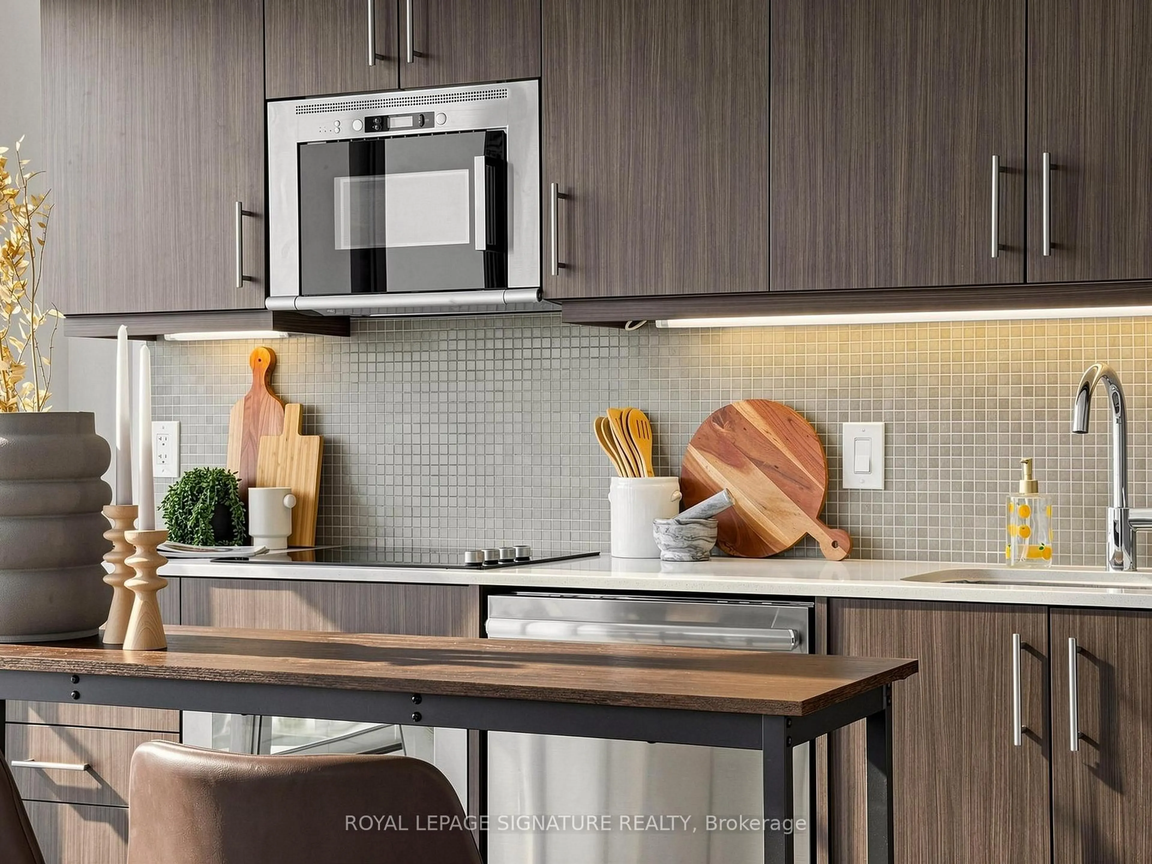 Contemporary kitchen, ceramic/tile floor for 297 College St #PH2, Toronto Ontario M5T 0C2