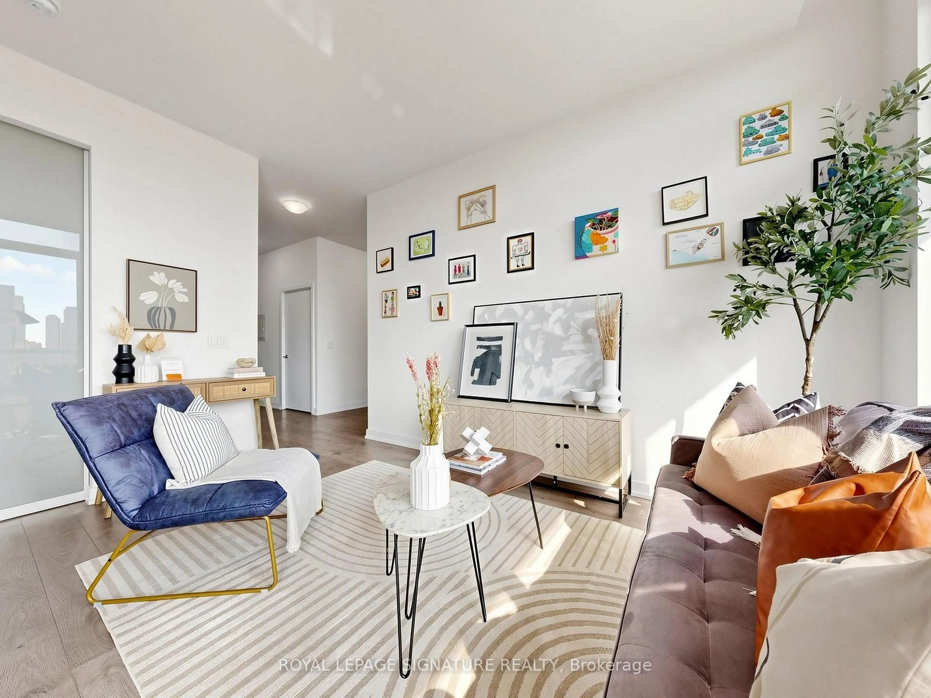 Living room with furniture, unknown for 297 College St #PH2, Toronto Ontario M5T 0C2