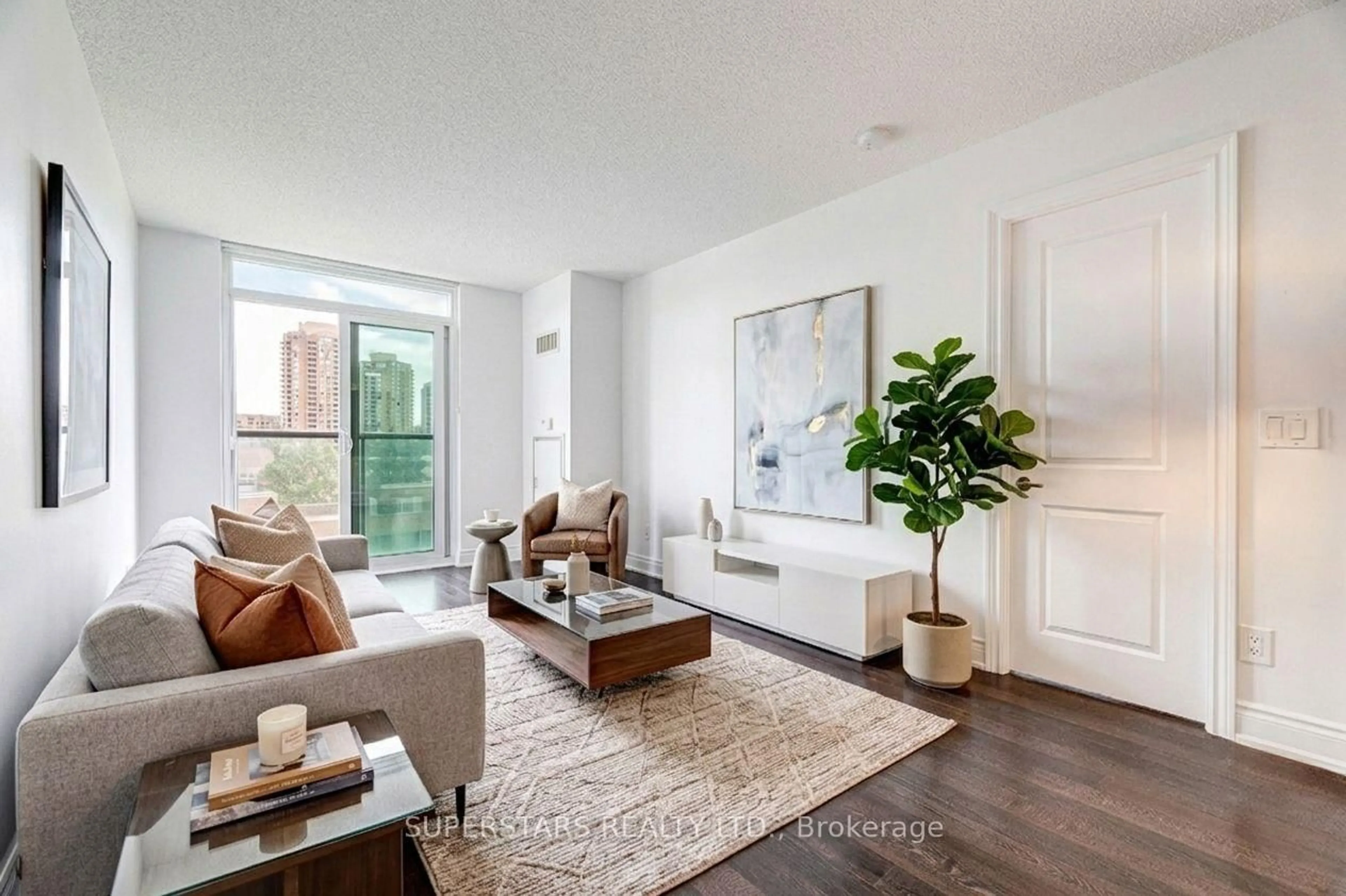 Living room with furniture, unknown for 25 Greenview Ave #524, Toronto Ontario M2M 0A5