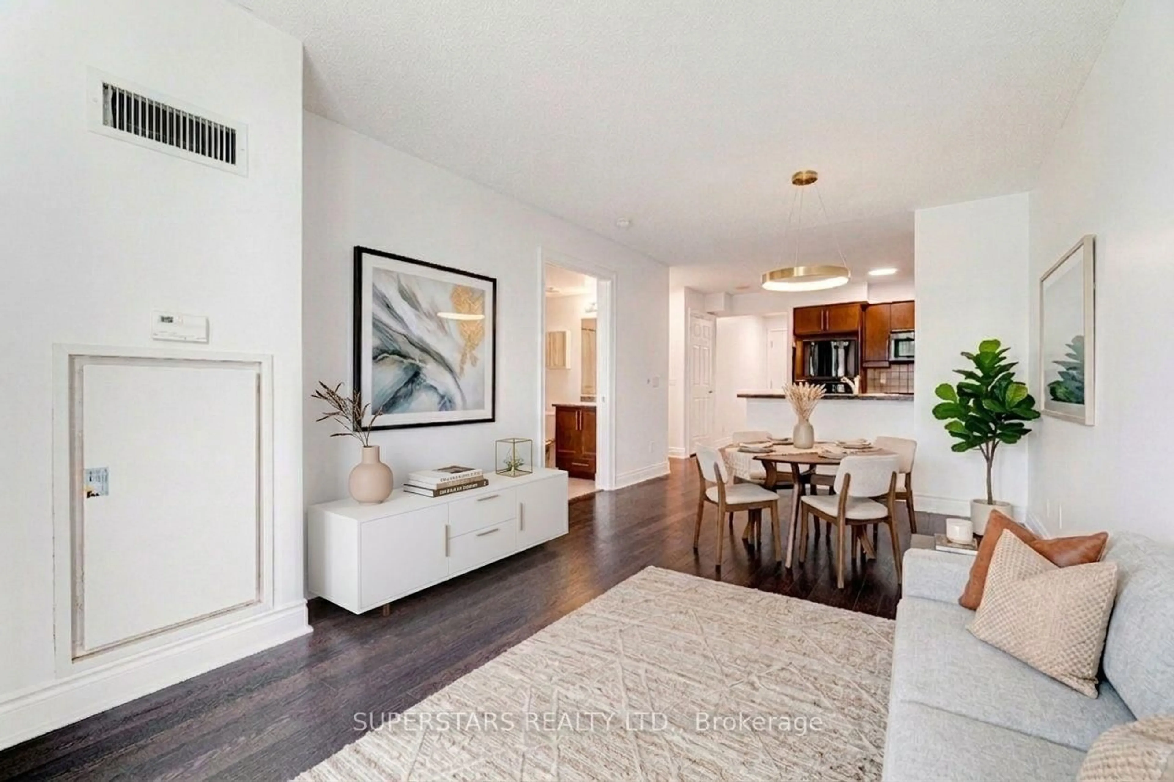 Living room with furniture, unknown for 25 Greenview Ave #524, Toronto Ontario M2M 0A5