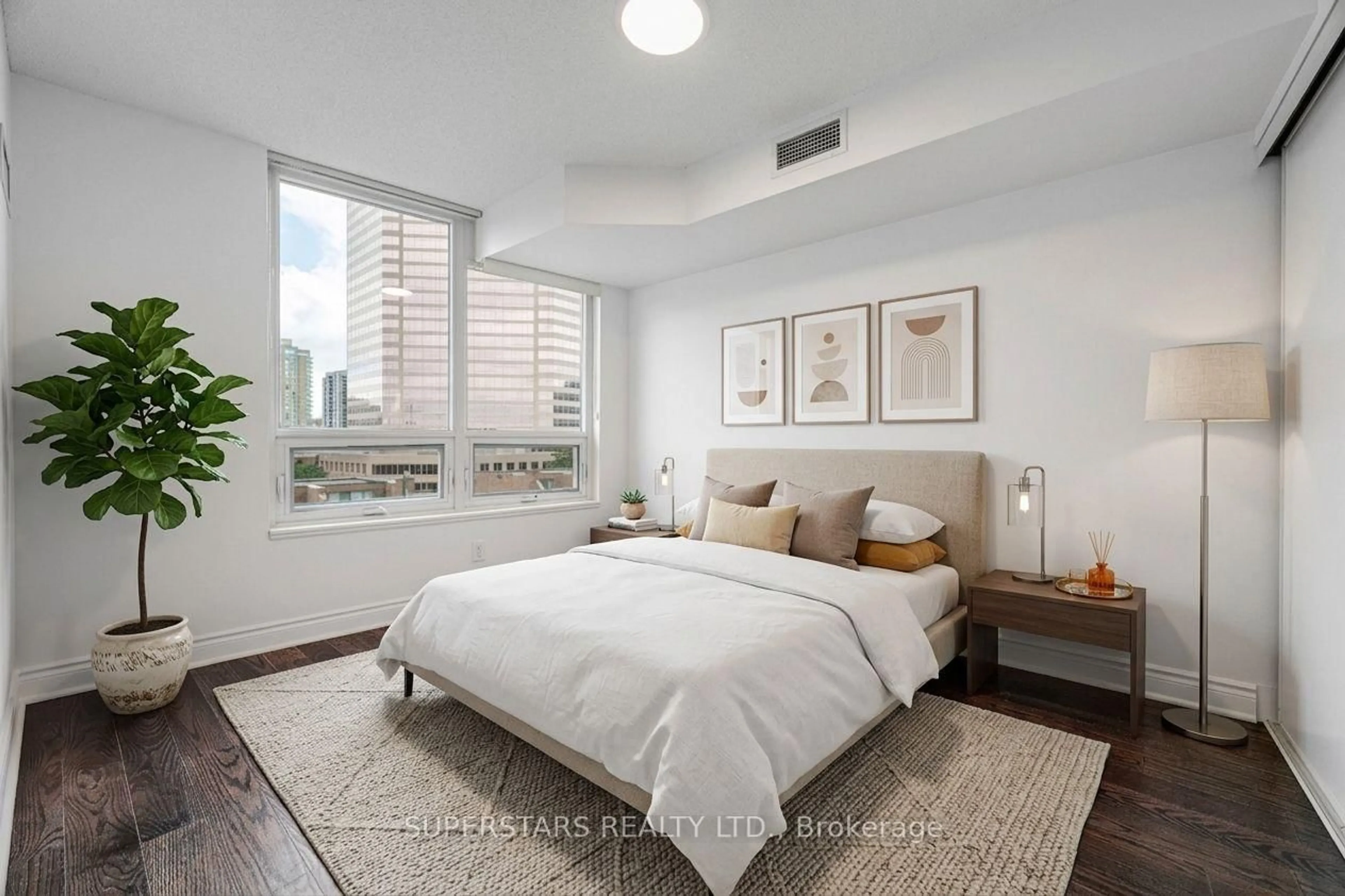Bedroom with bed, unknown for 25 Greenview Ave #524, Toronto Ontario M2M 0A5