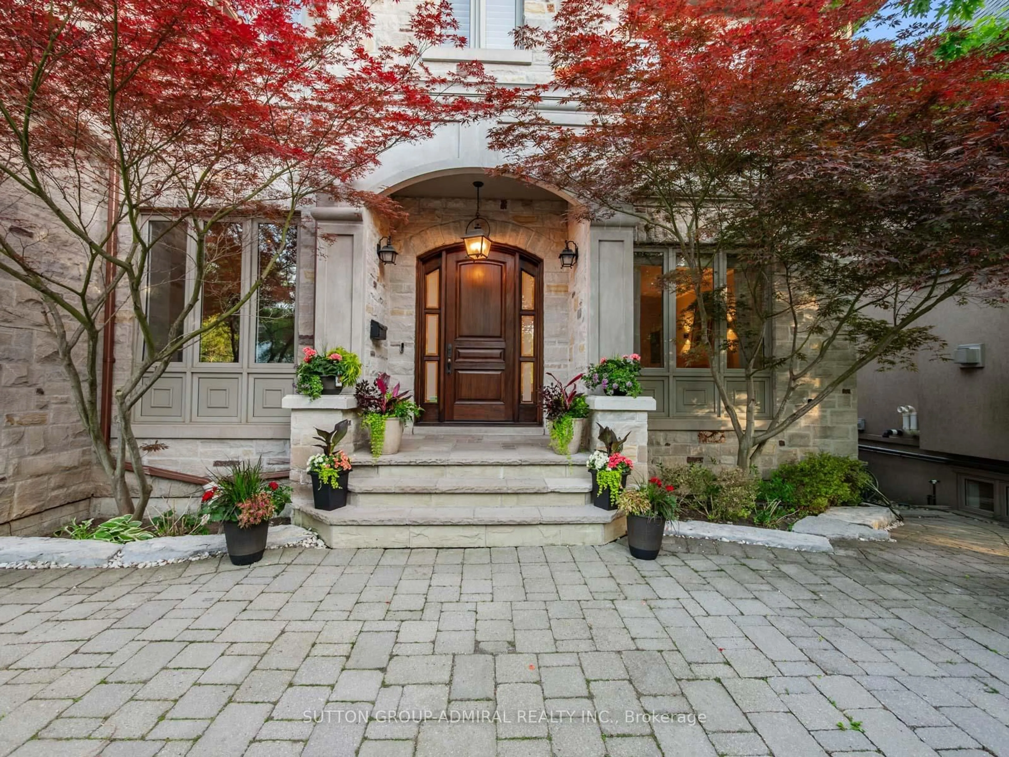 Indoor entryway for 35 Wentworth Ave, Toronto Ontario M2N 1T5