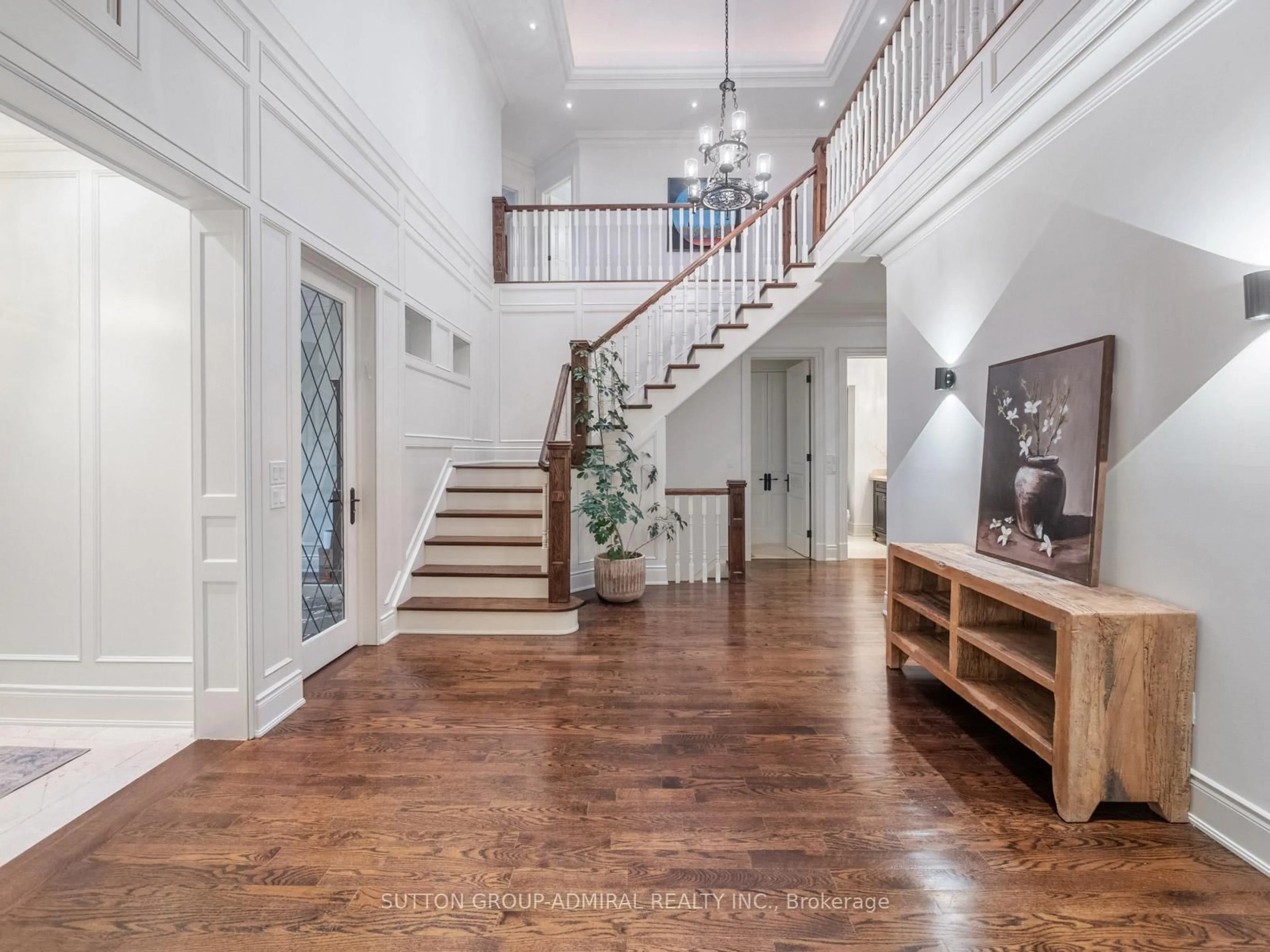 Indoor entryway for 35 Wentworth Ave, Toronto Ontario M2N 1T5