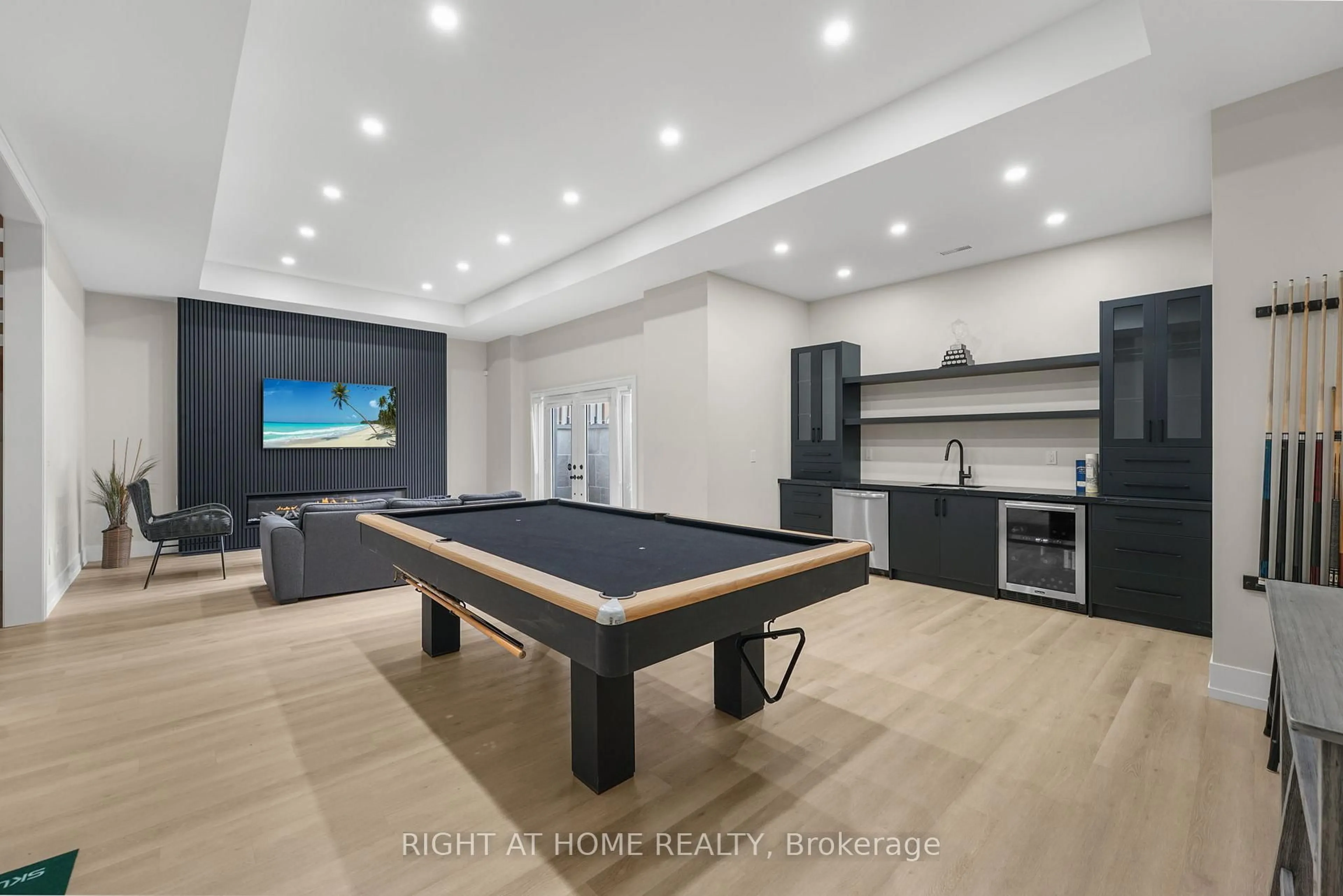 Unknown for 262 Senlac Rd, Toronto Ontario M2R 1P8