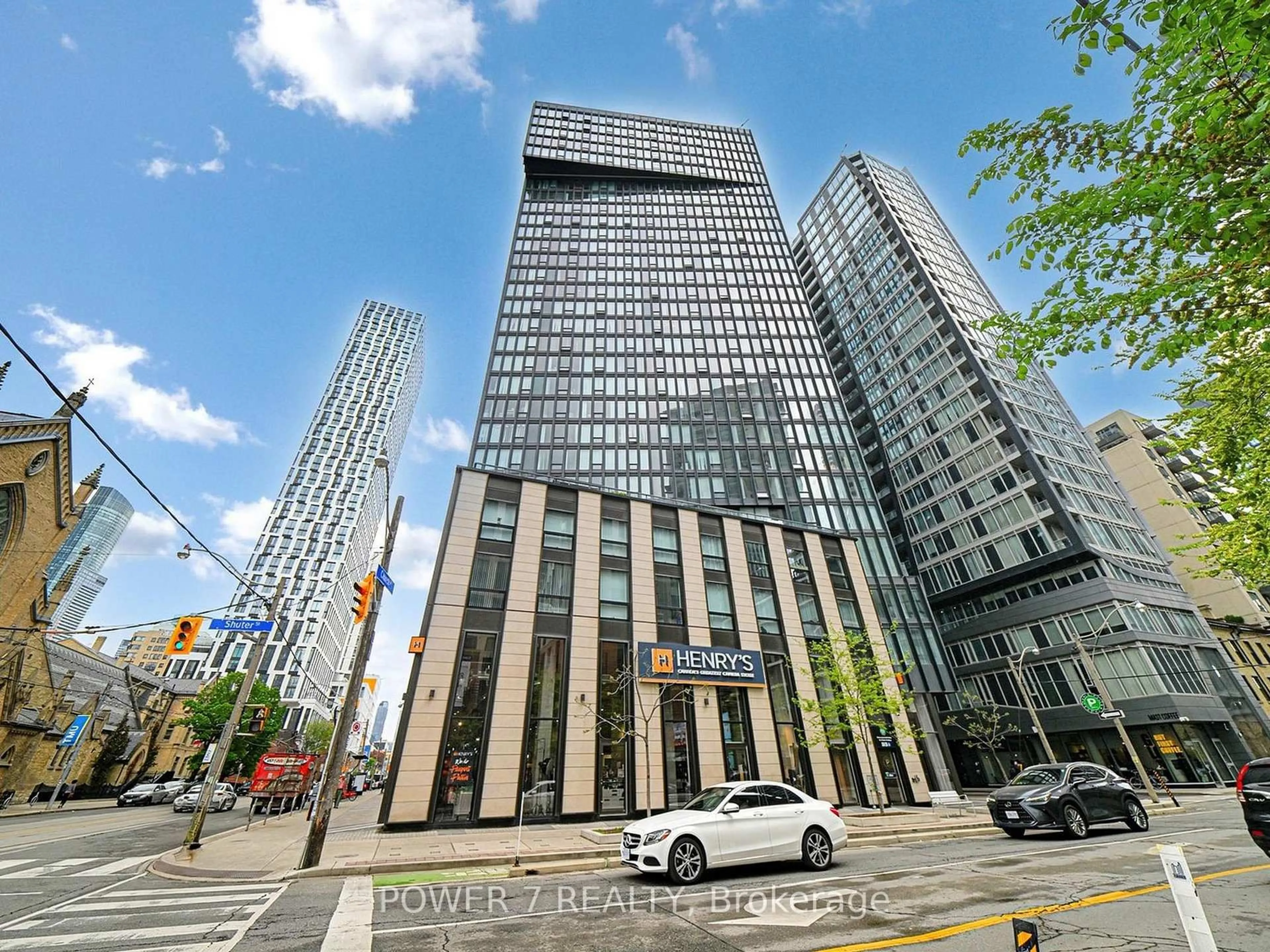 Indoor foyer for 60 Shuter St #212, Toronto Ontario M5B 0B7