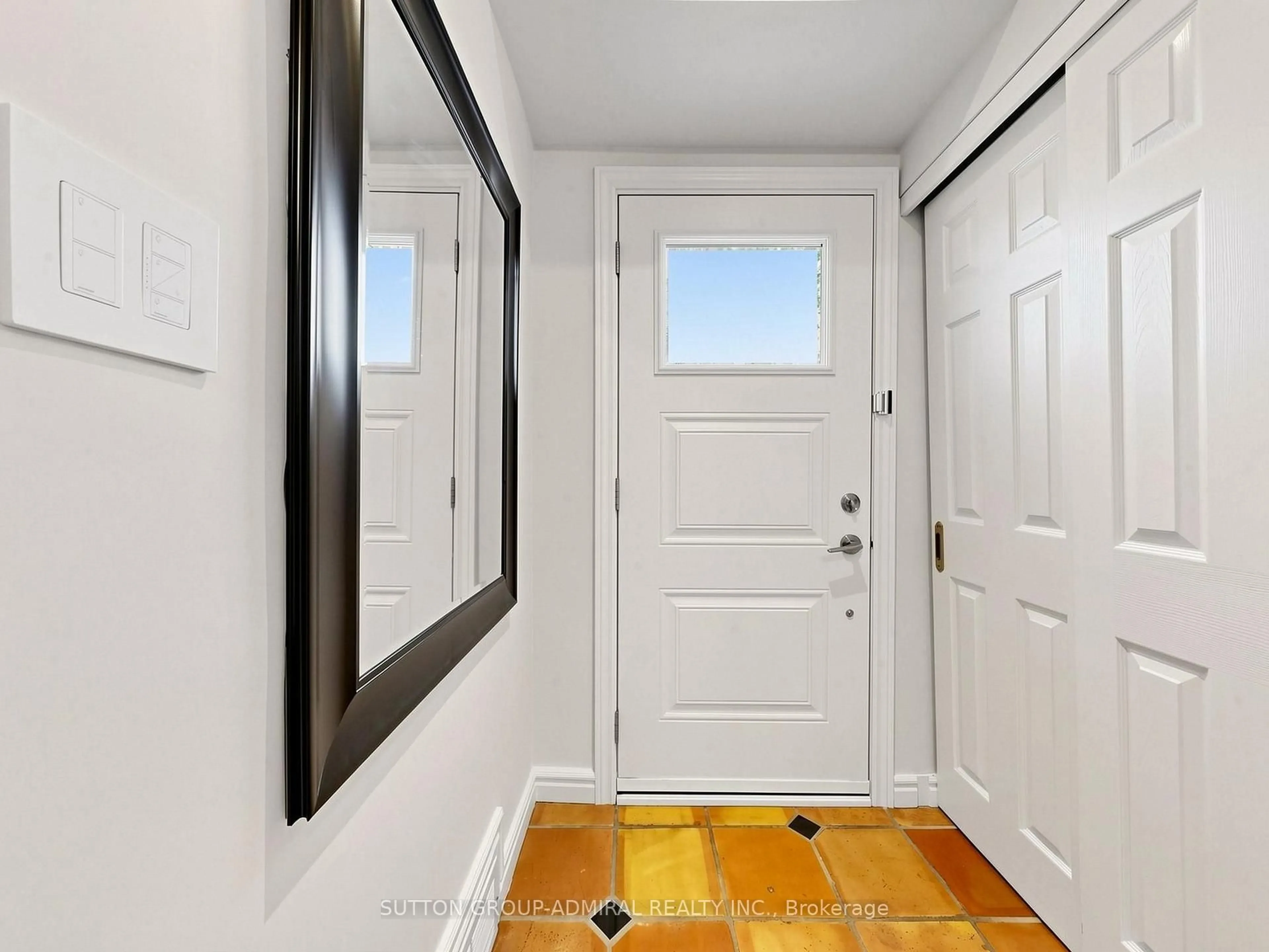 Indoor entryway for 11 Marchwood Dr, Toronto Ontario M3H 1J7