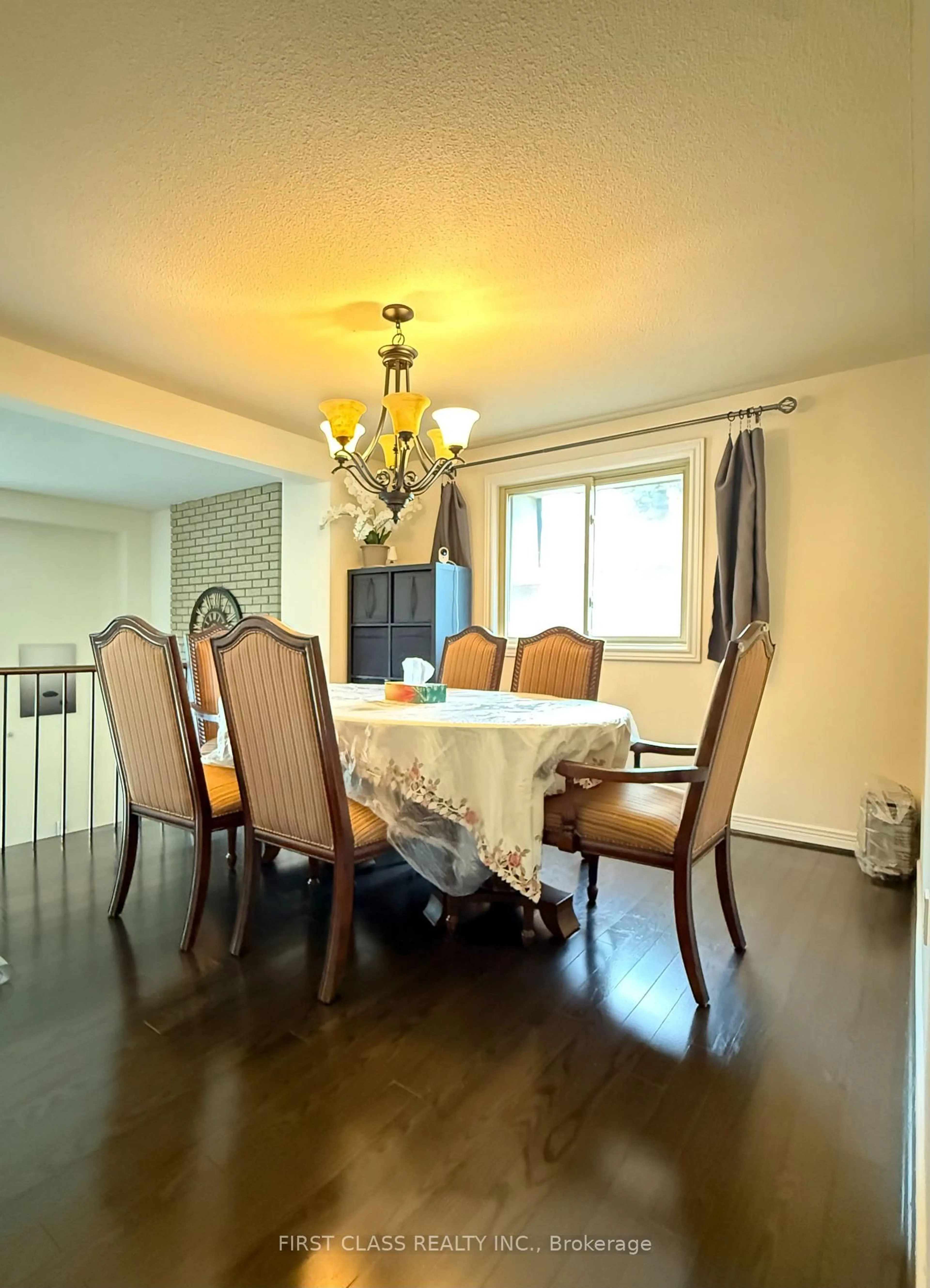 Dining room, wood/laminate floor for 17 Harnworth Dr, Toronto Ontario M2H 3C1