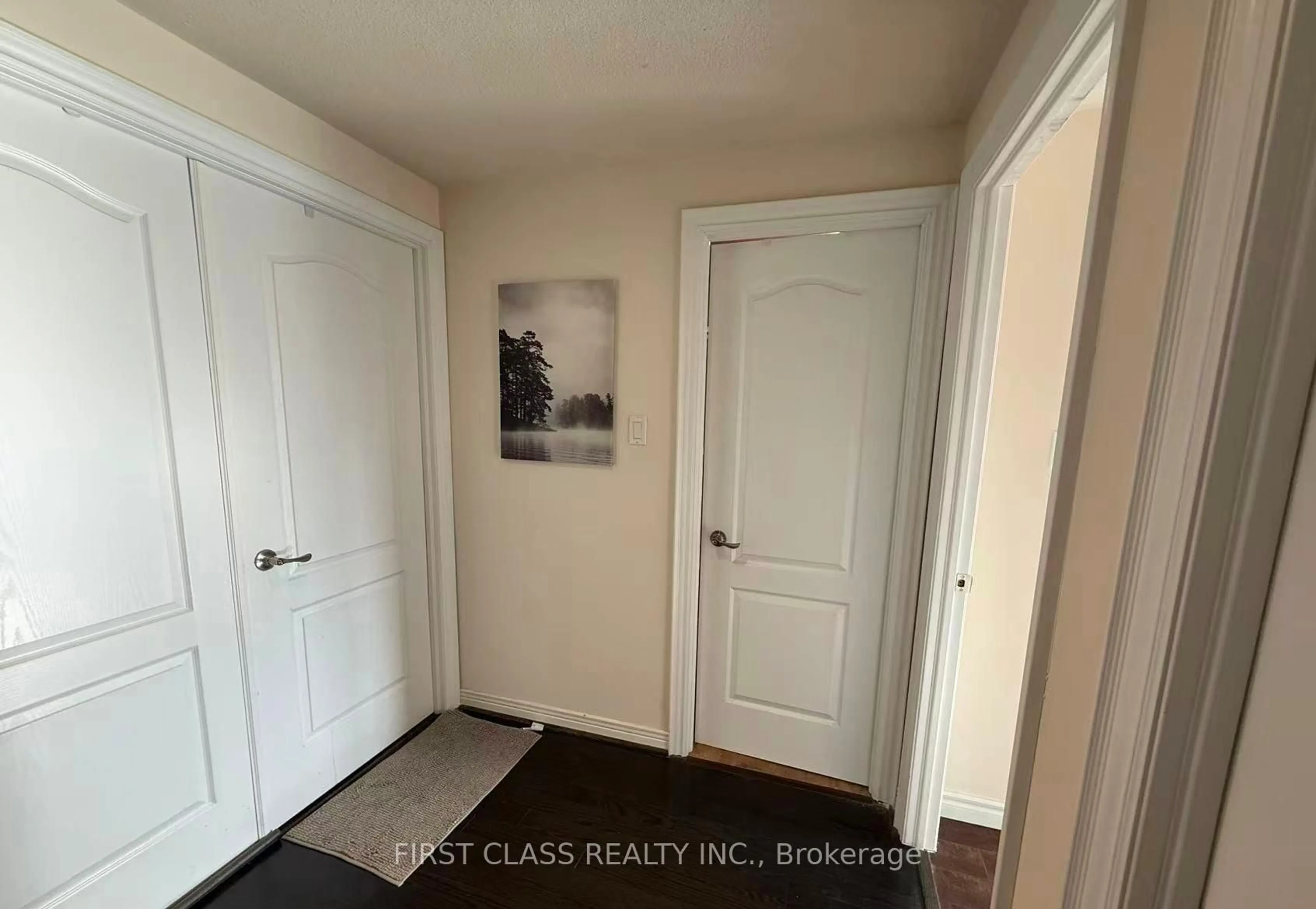 Indoor entryway for 17 Harnworth Dr, Toronto Ontario M2H 3C1