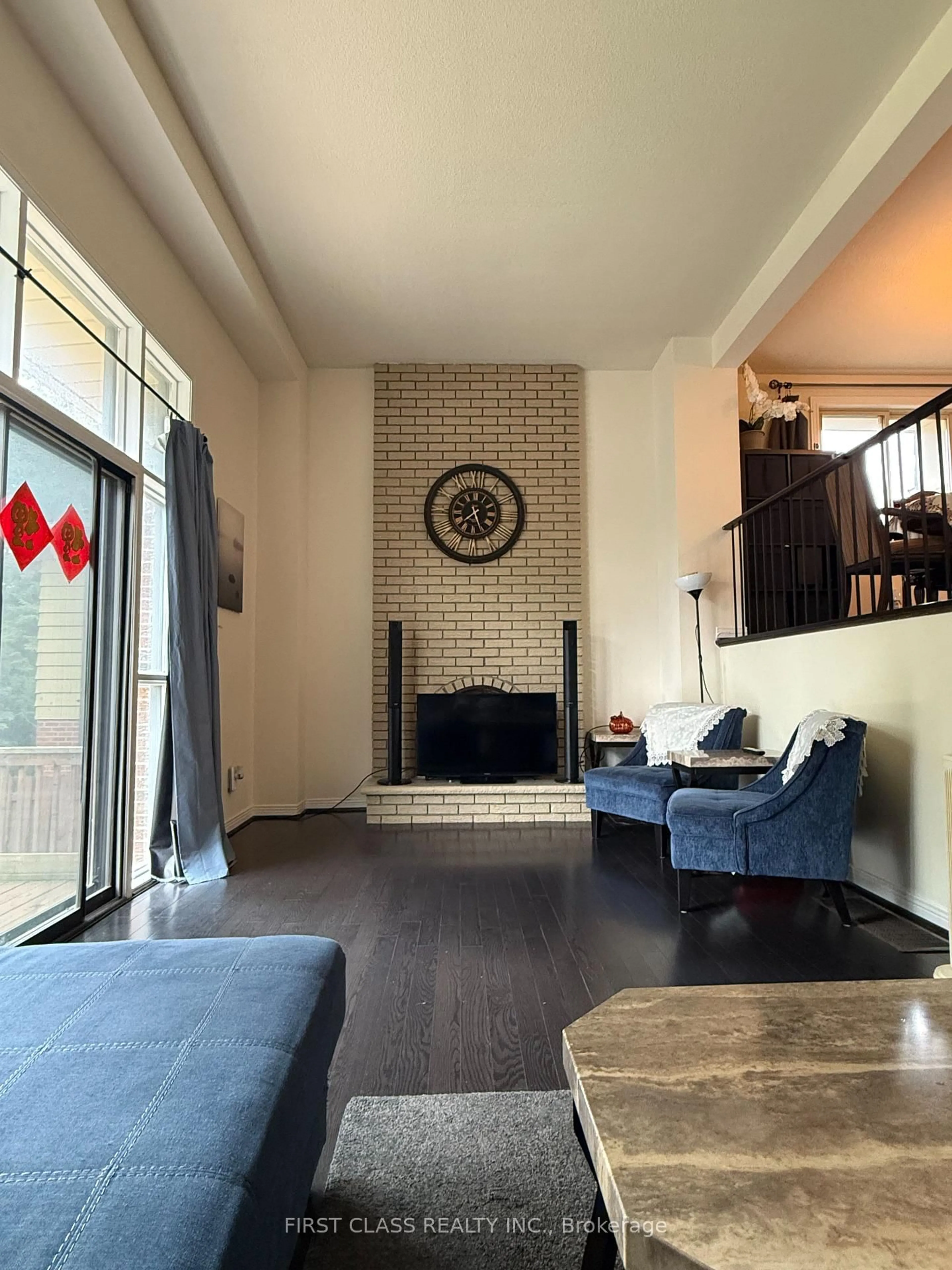 Living room with furniture, unknown for 17 Harnworth Dr, Toronto Ontario M2H 3C1