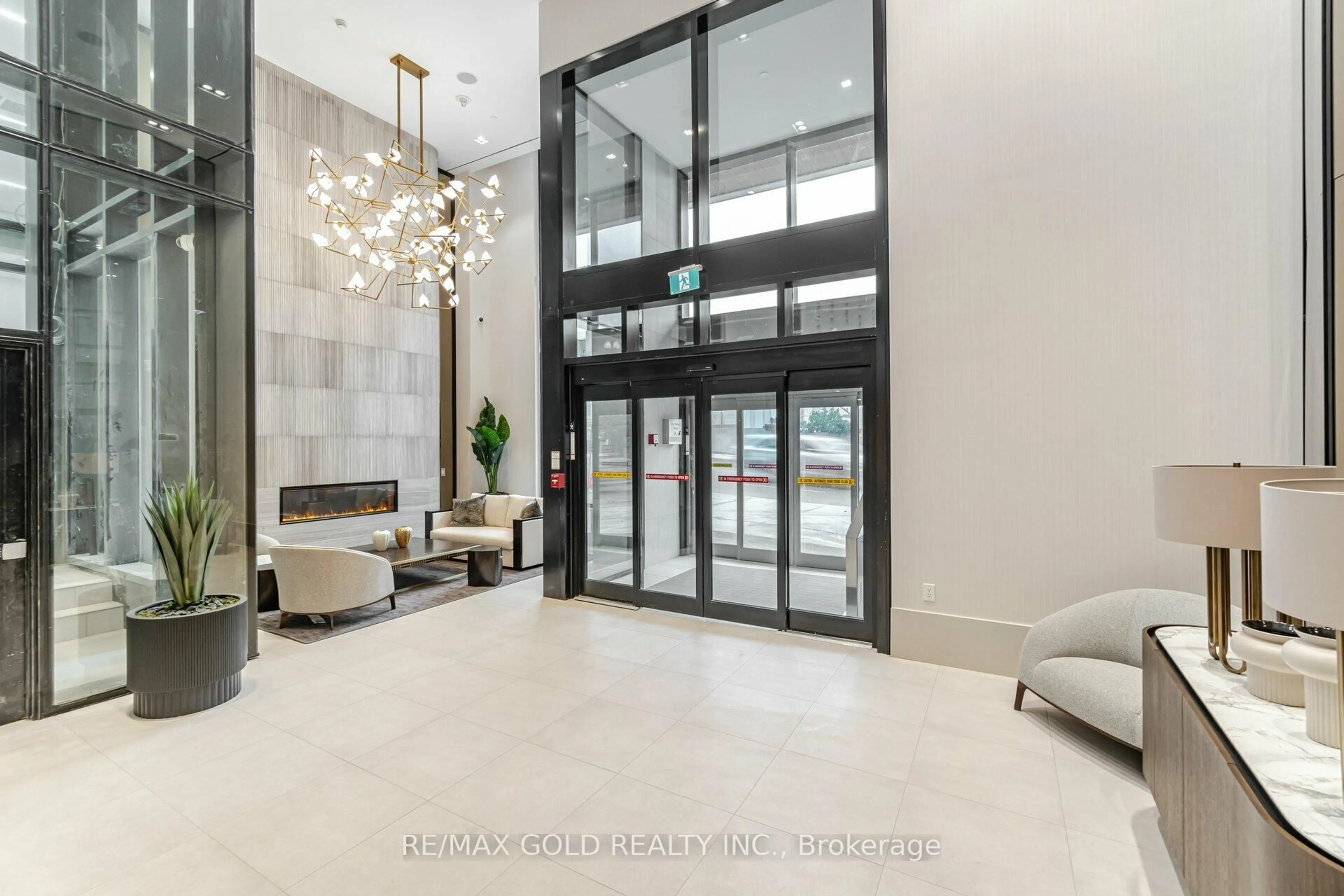 Indoor foyer for 2020 Bathurst St #216, Toronto Ontario M5P 3L1
