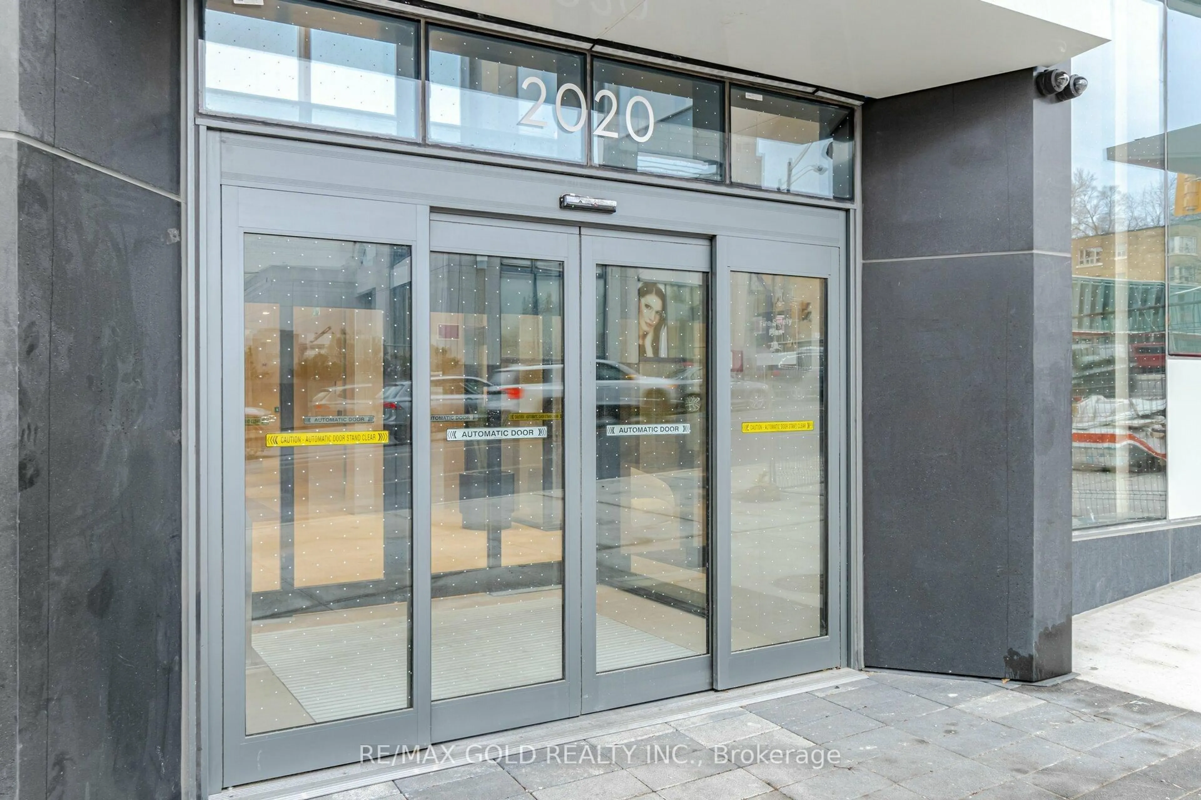 Indoor foyer for 2020 Bathurst St #216, Toronto Ontario M5P 3L1