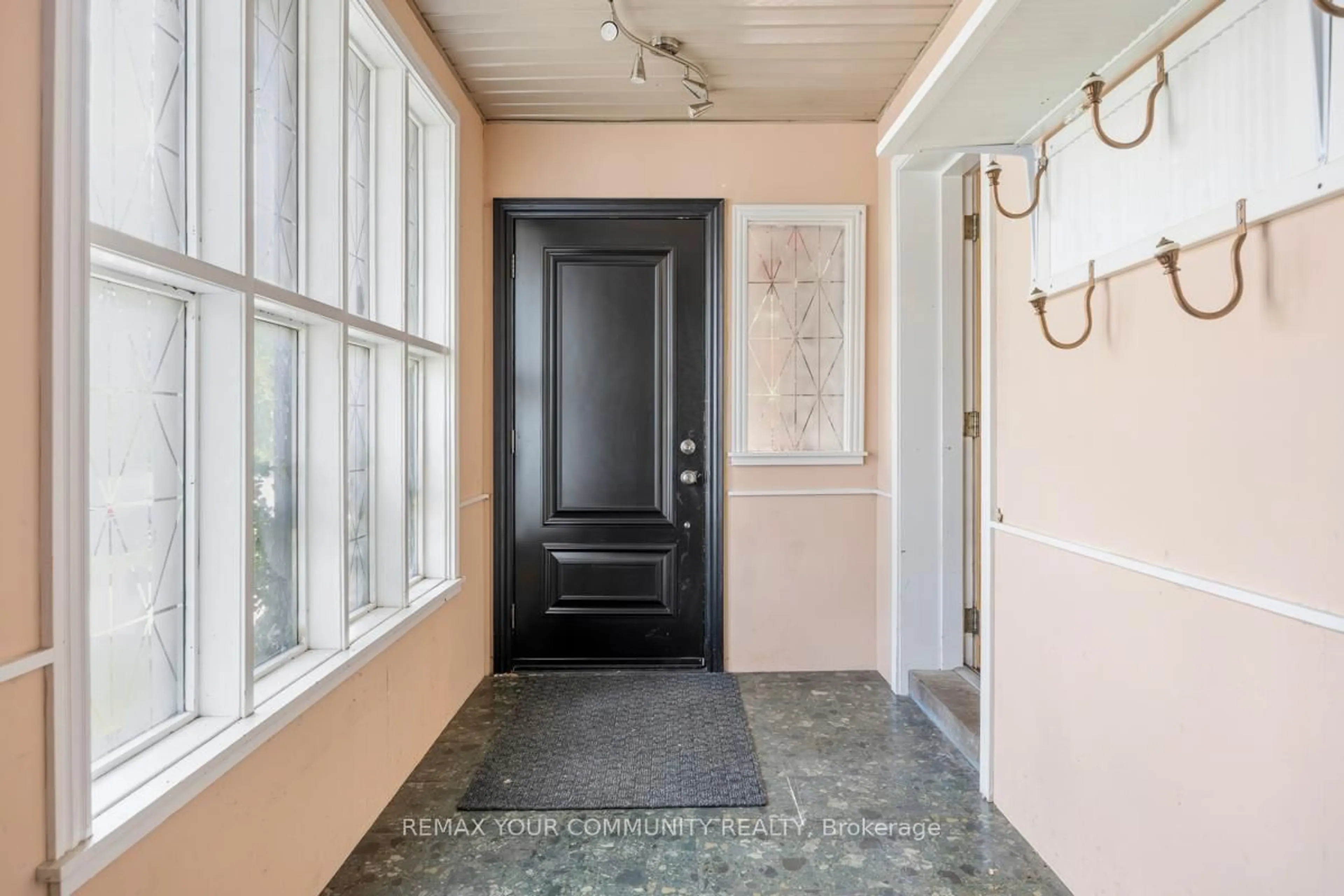 Indoor entryway for 39 Cadillac Ave, Toronto Ontario M3H 1S3
