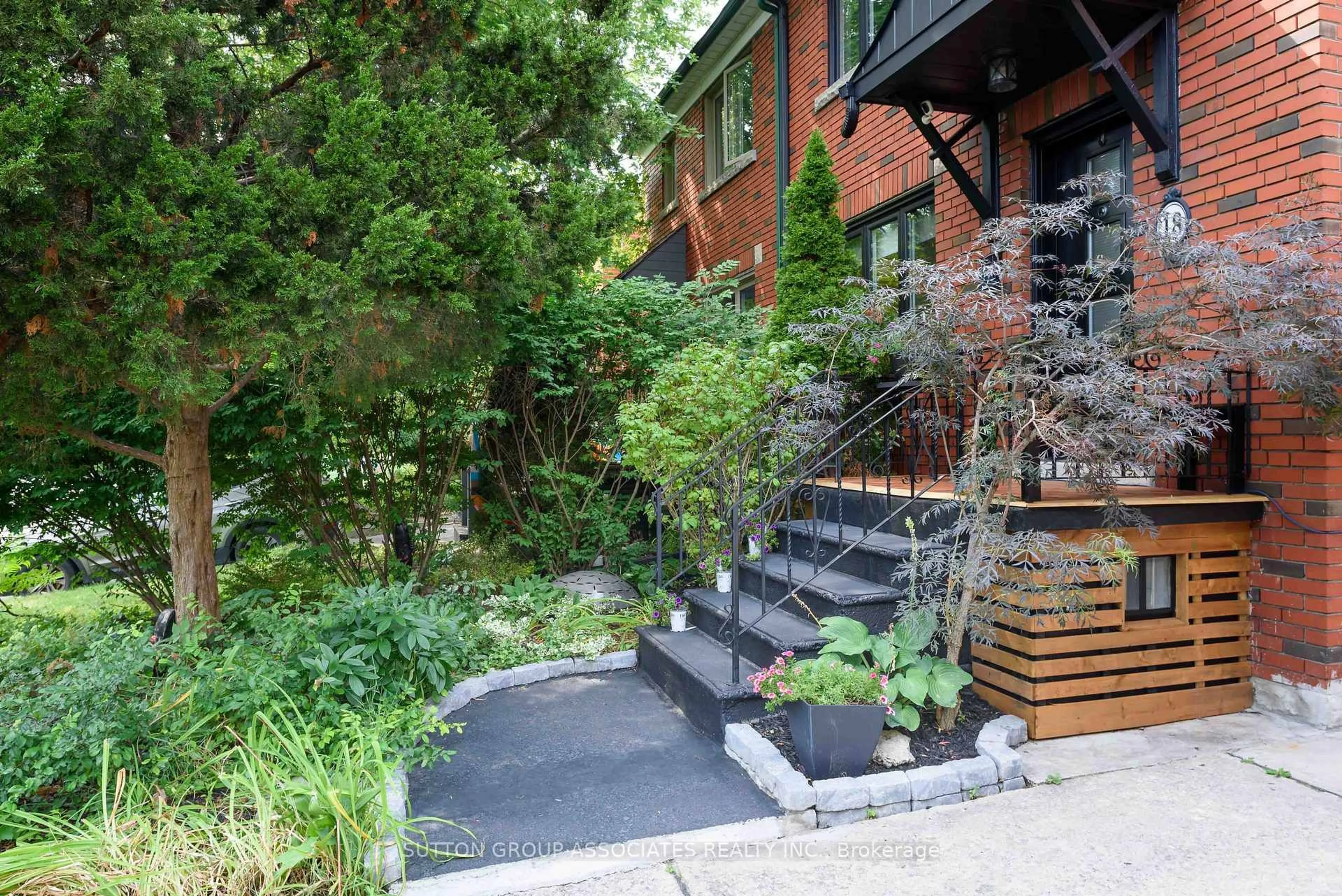 Patio, street for 18 Earnscliffe Rd, Toronto Ontario M6E 1J5