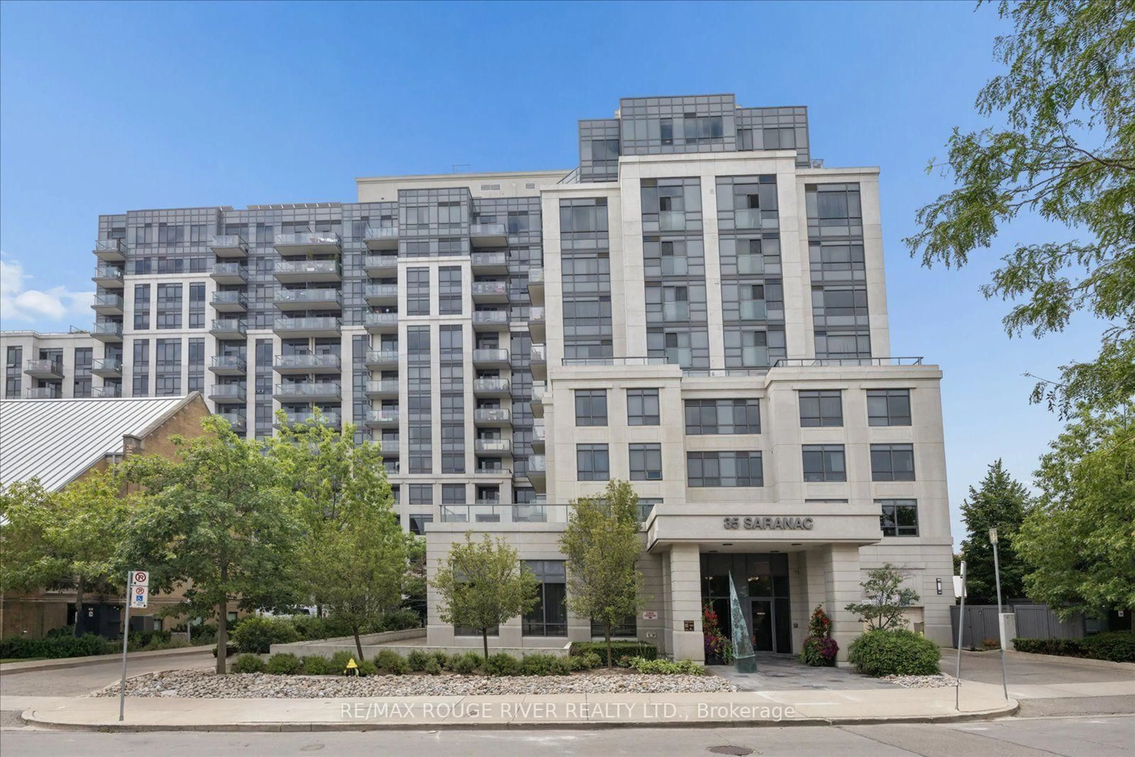 Indoor foyer for 35 Saranac Blvd #330, Toronto Ontario M6A 2G4