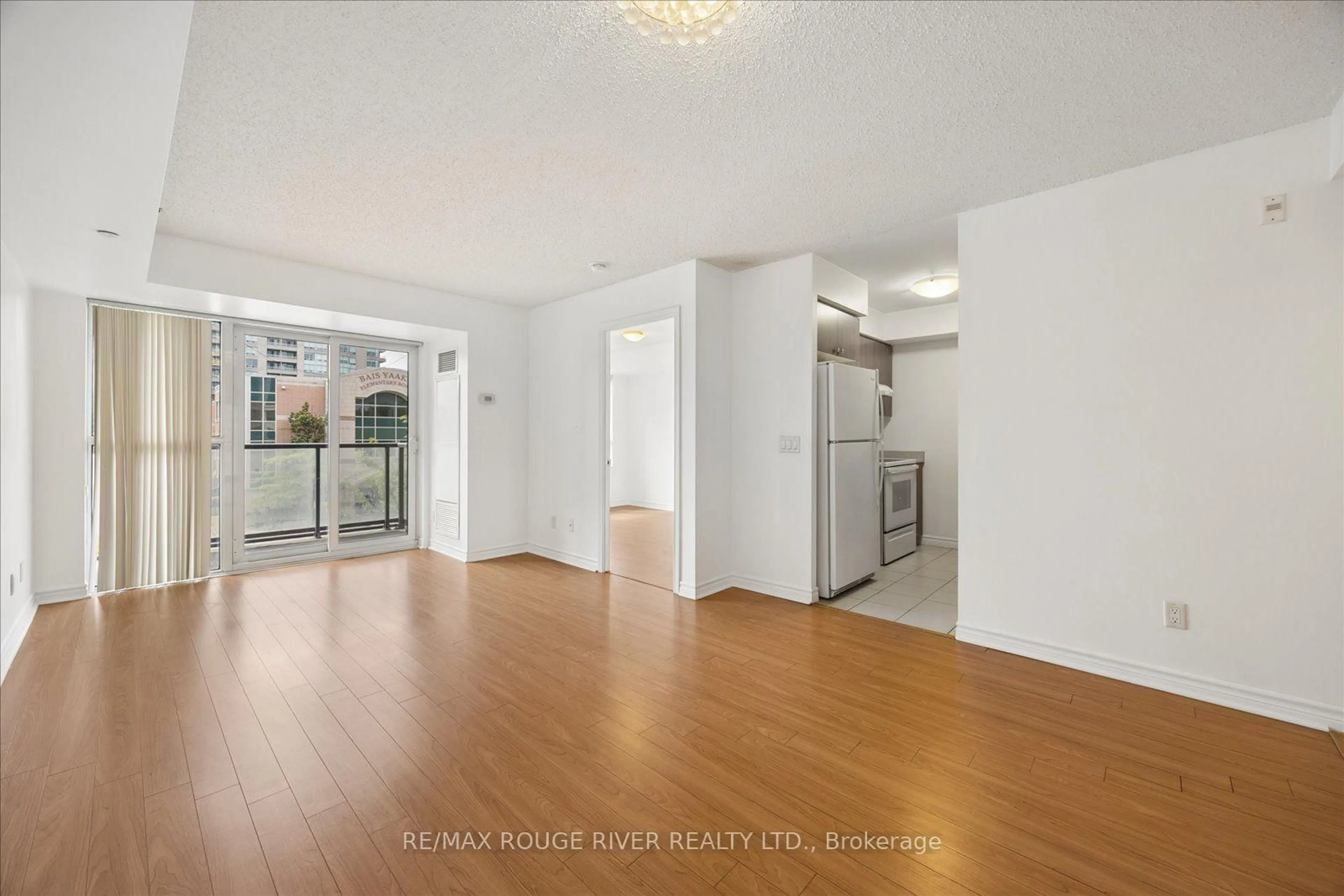 Unknown for 35 Saranac Blvd #330, Toronto Ontario M6A 2G4