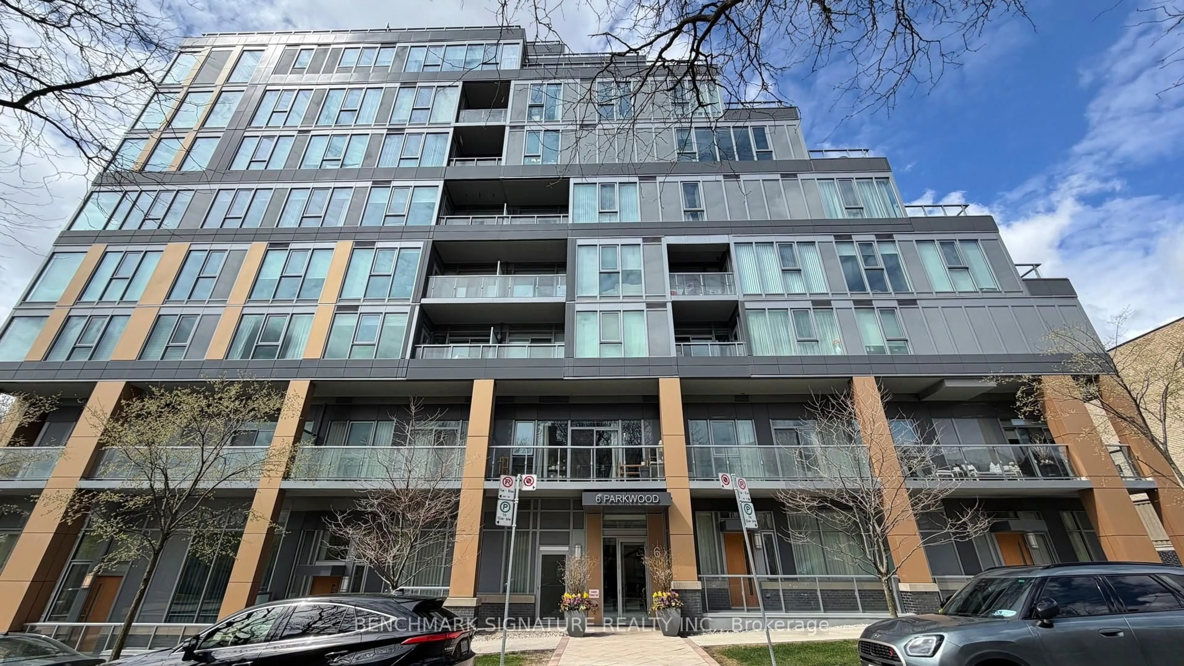 Indoor foyer for 6 Parkwood Ave #Th106, Toronto Ontario M4V 0A3