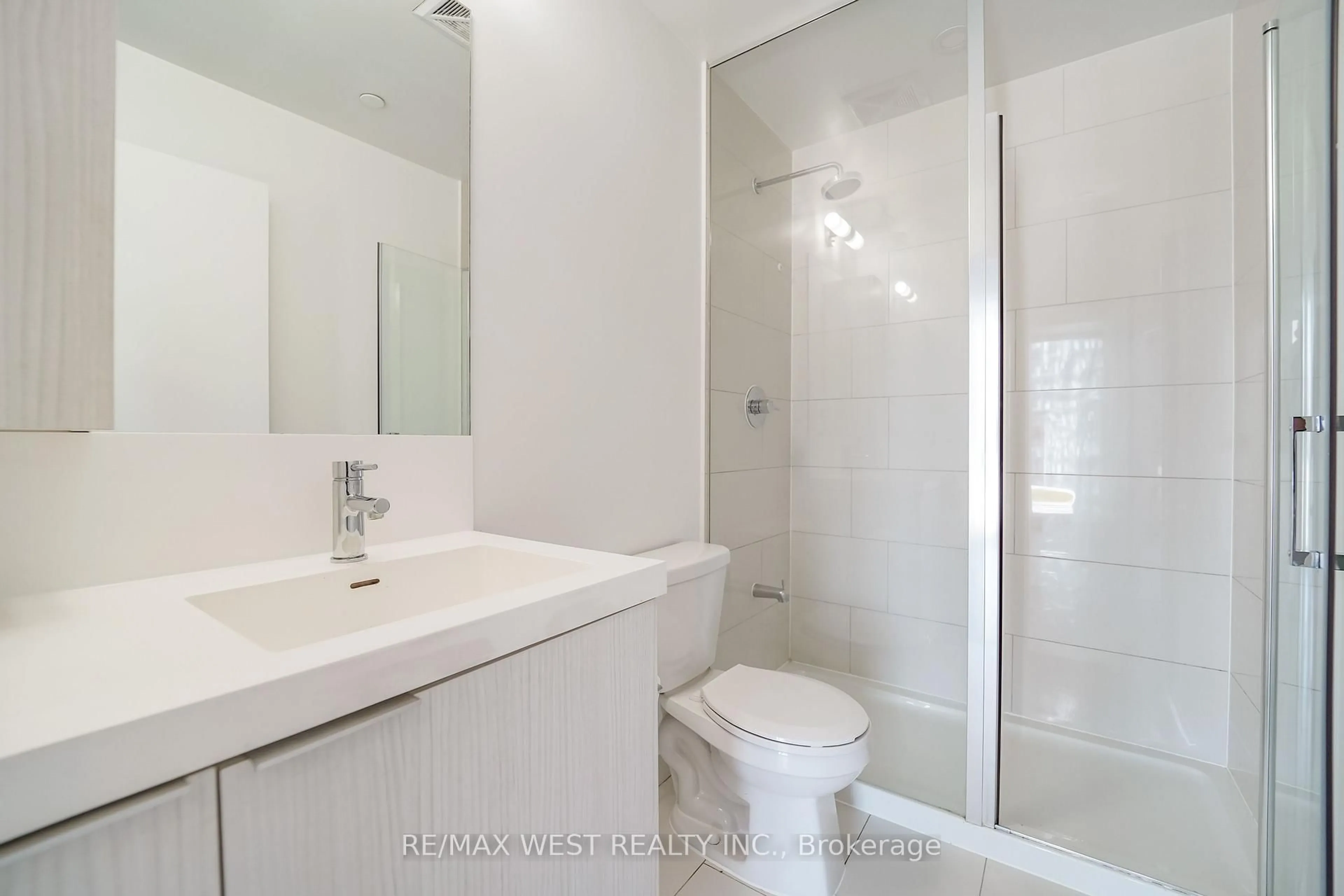 Standard bathroom, unknown for 225 Sumach St #1511, Toronto Ontario M5A 0R8