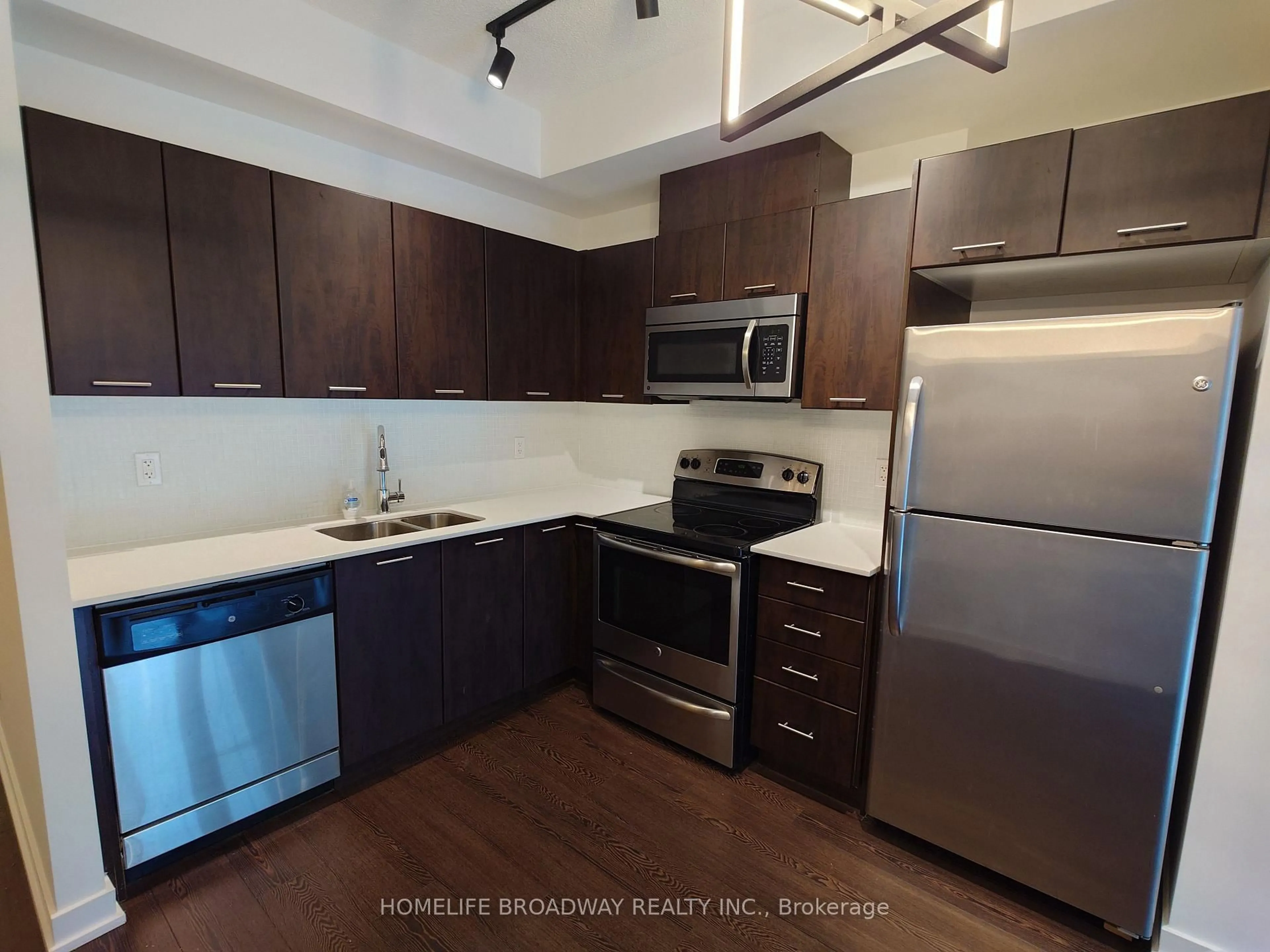 Standard kitchen, unknown for 20 Bruyeres Mews #519, Toronto Ontario M5V 0G8