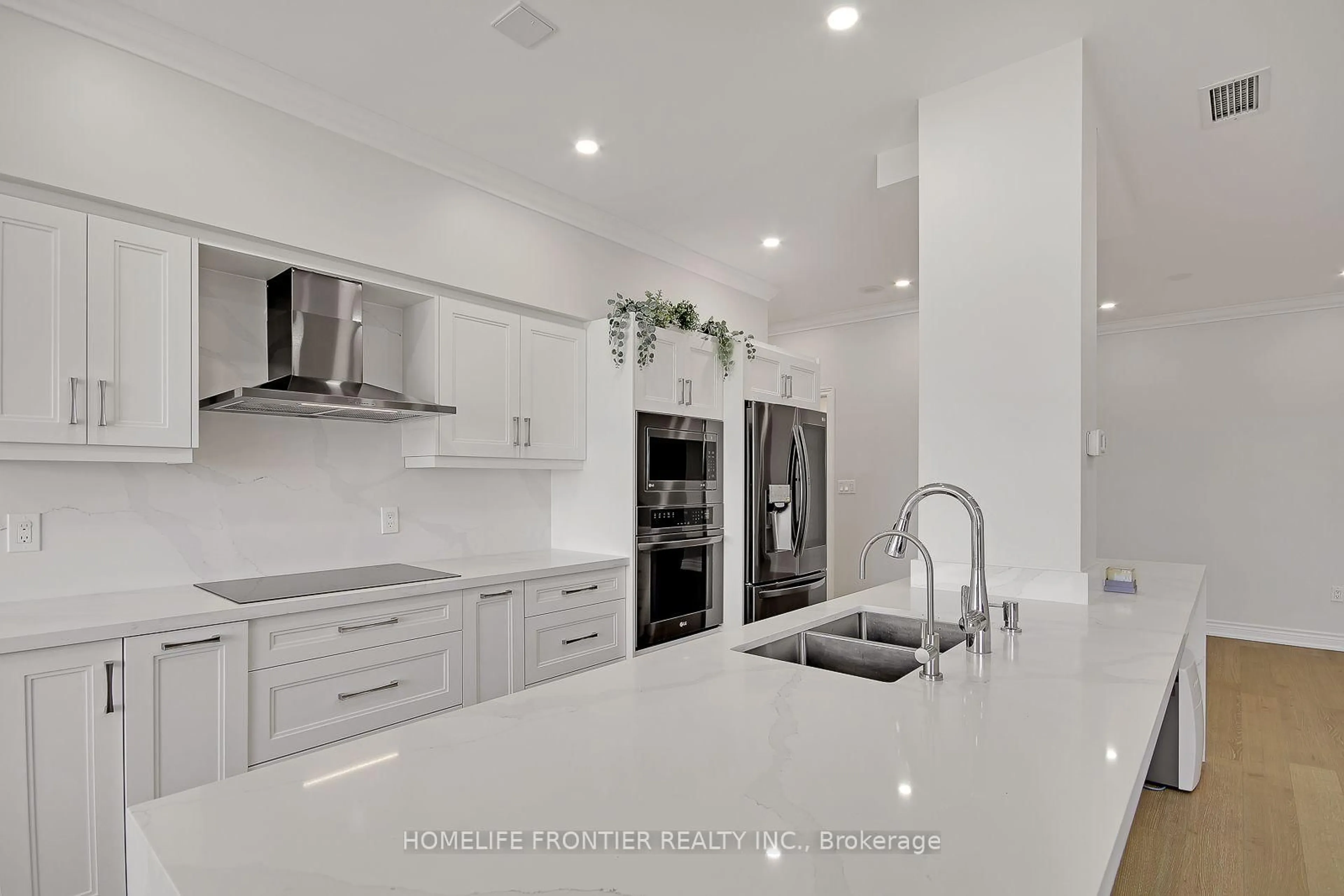 Contemporary kitchen, ceramic/tile floor for 88 Grandview Way #PH12, Toronto Ontario M2N 6V6