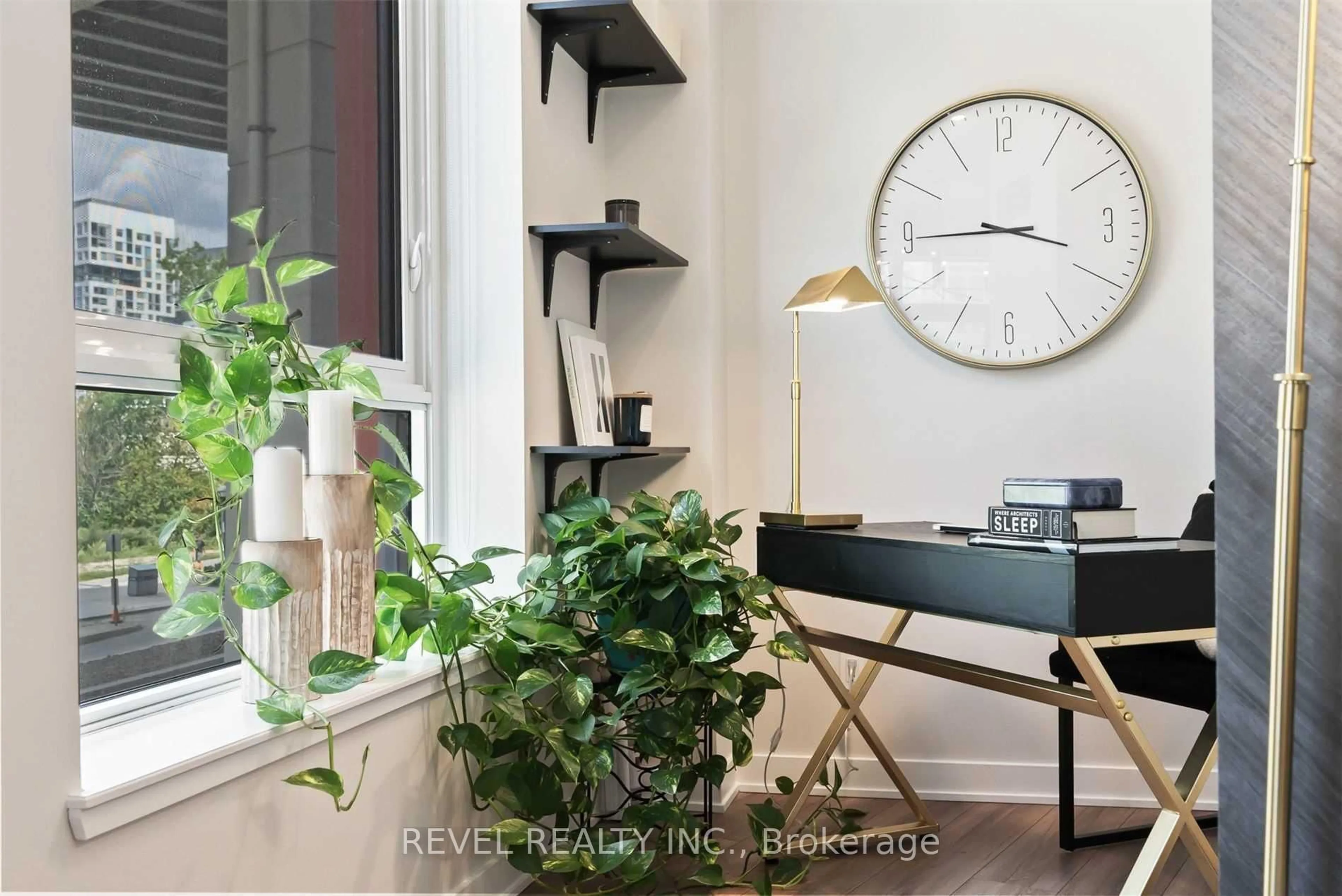 Indoor entryway for 50 Bruyeres Mews #215, Toronto Ontario M5V 0H8