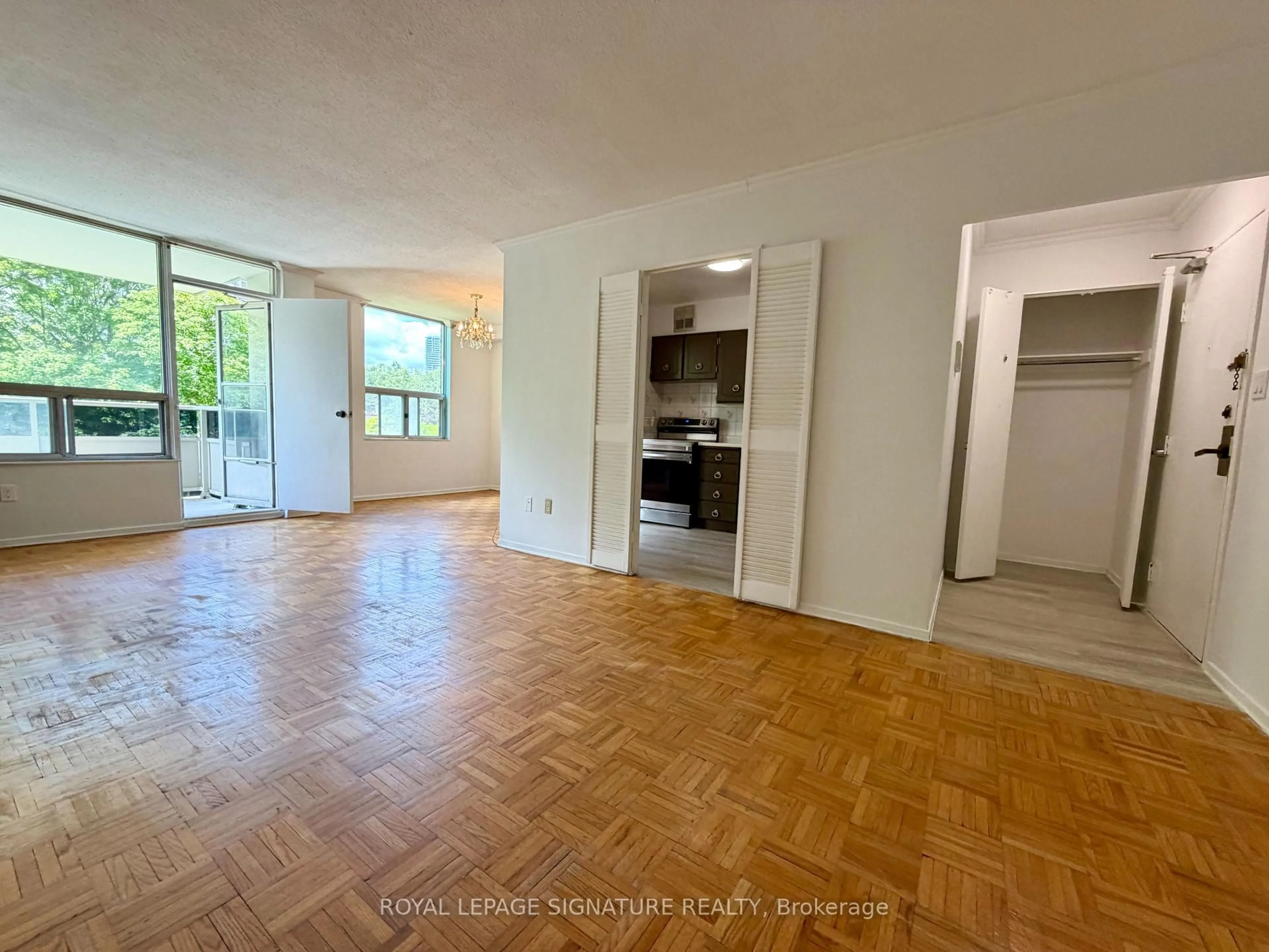 A pic of a room for 20 Edgecliff Gfwy #409, Toronto Ontario M3C 3A4