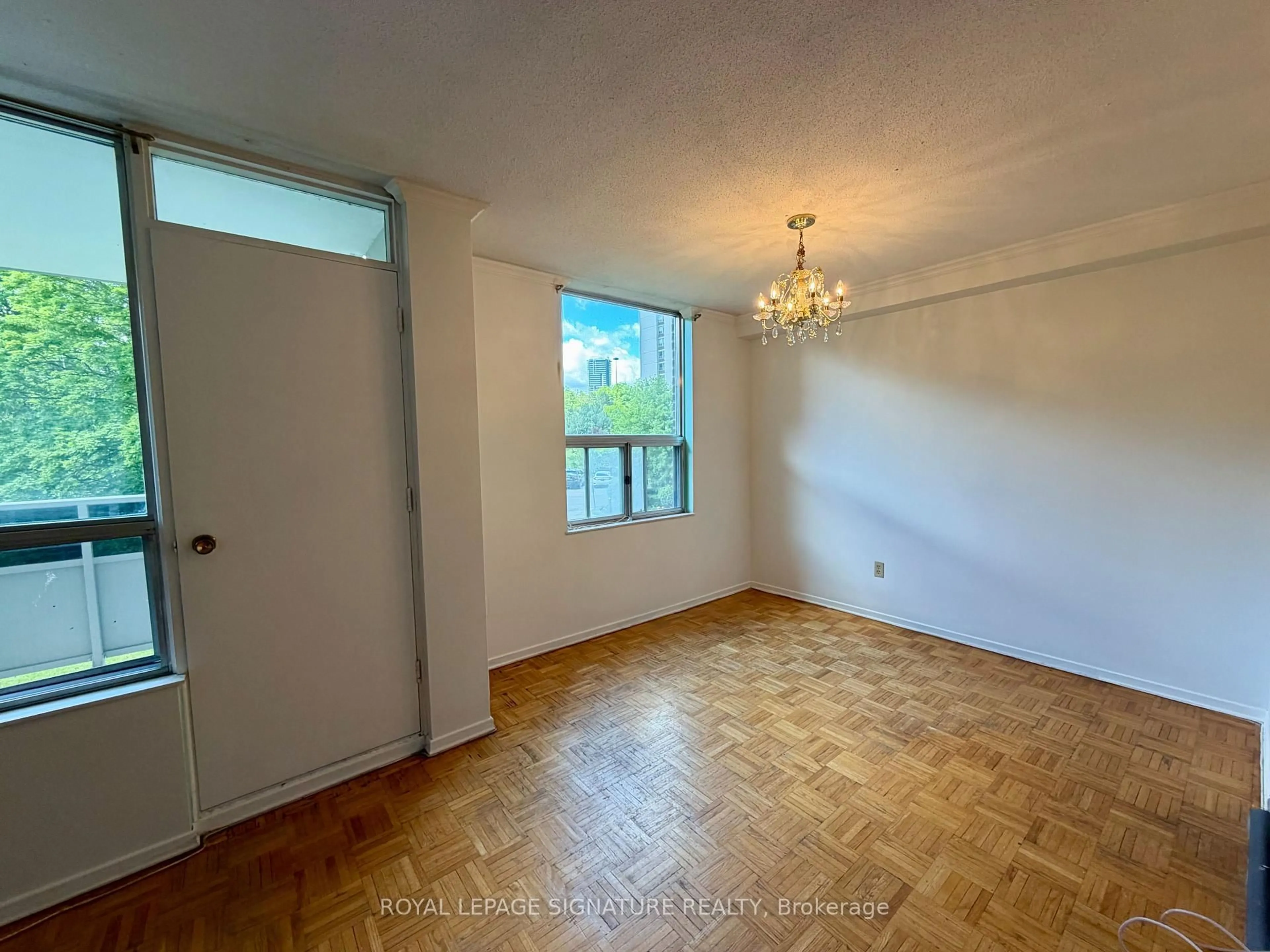 A pic of a room for 20 Edgecliff Gfwy #409, Toronto Ontario M3C 3A4