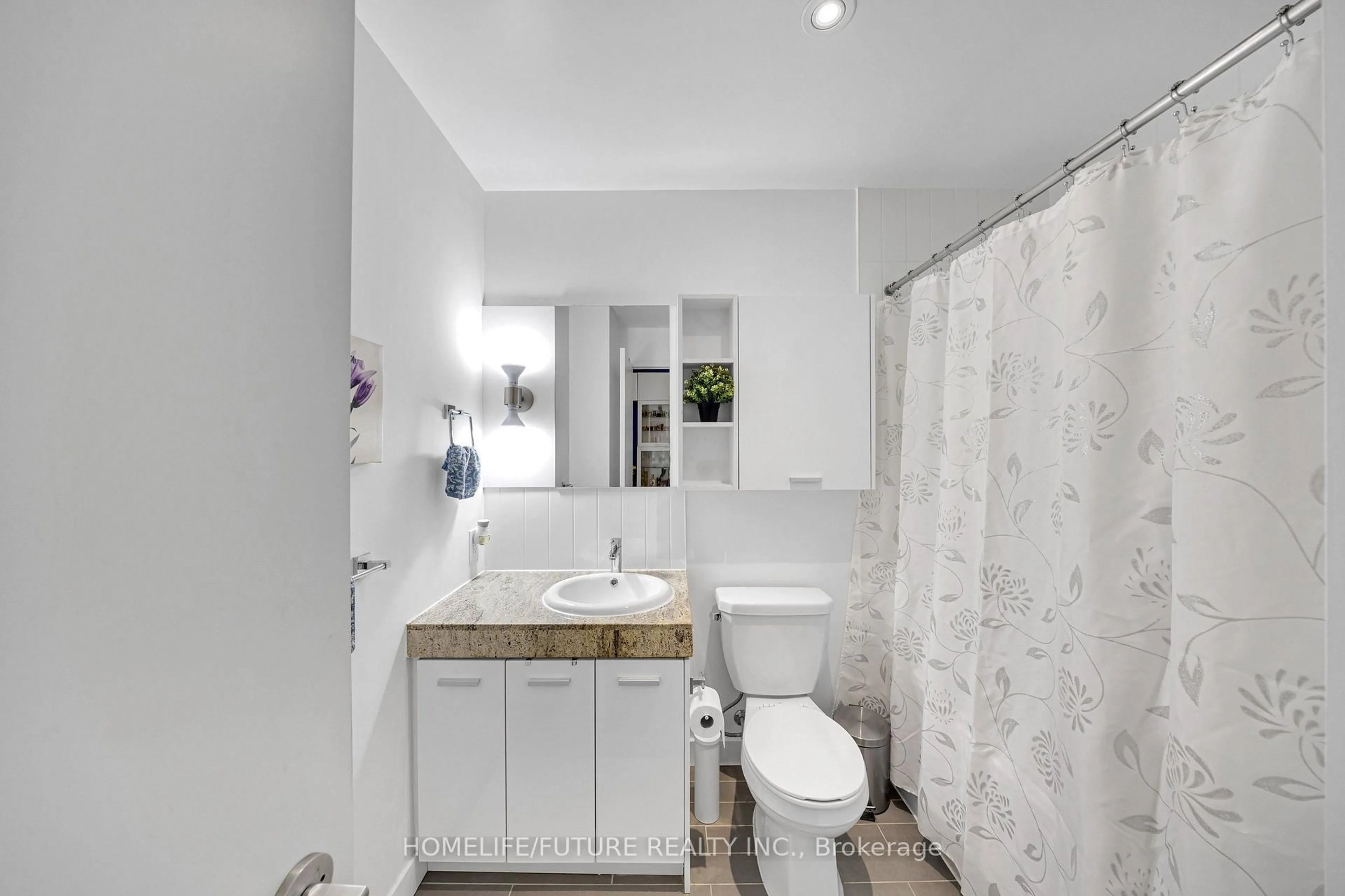 Standard bathroom, unknown for 33 Singer Crt #2507, Toronto Ontario M2K 0B4