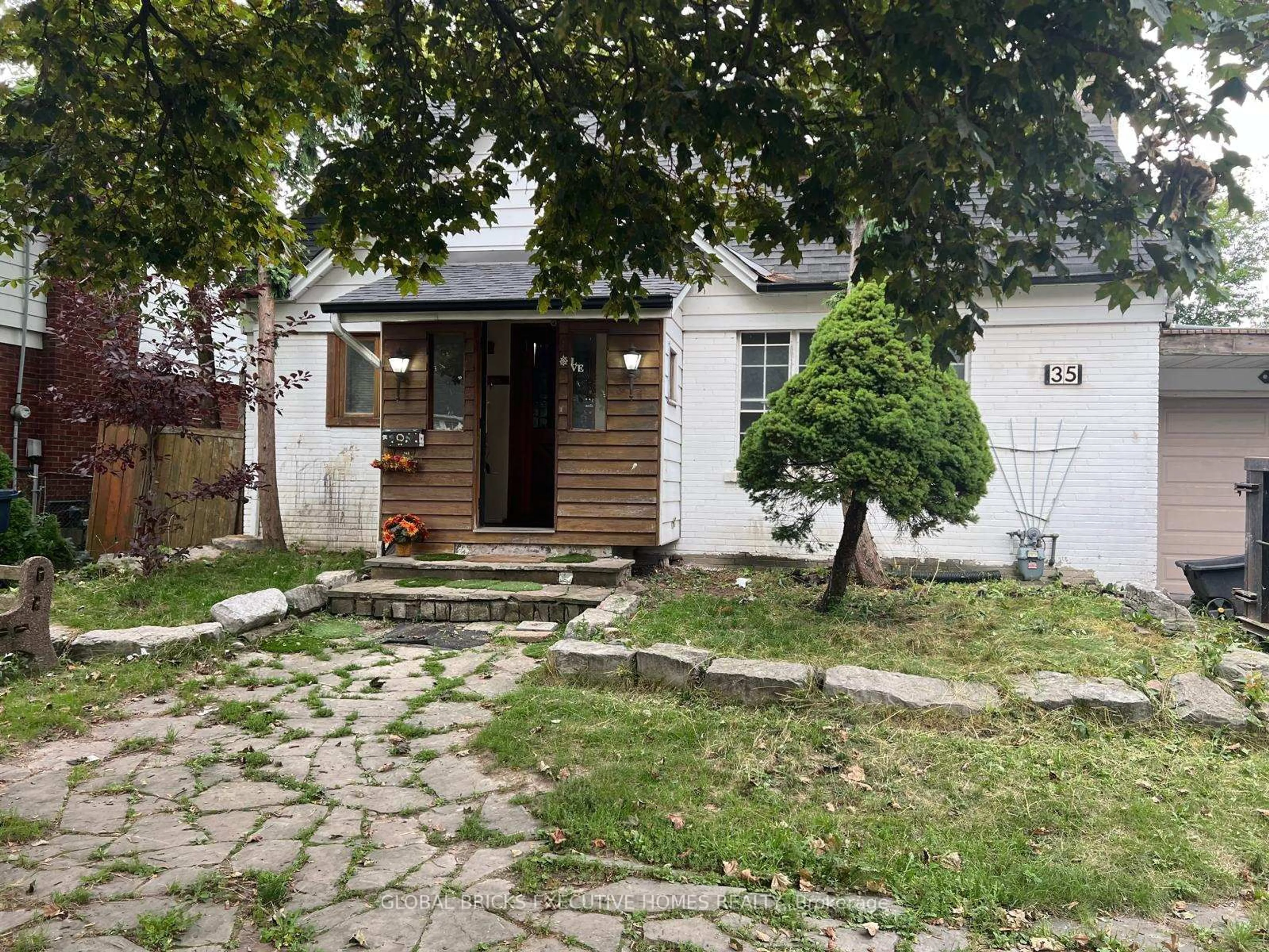 Unknown for 35 Luverne Ave, Toronto Ontario M3H 1R7