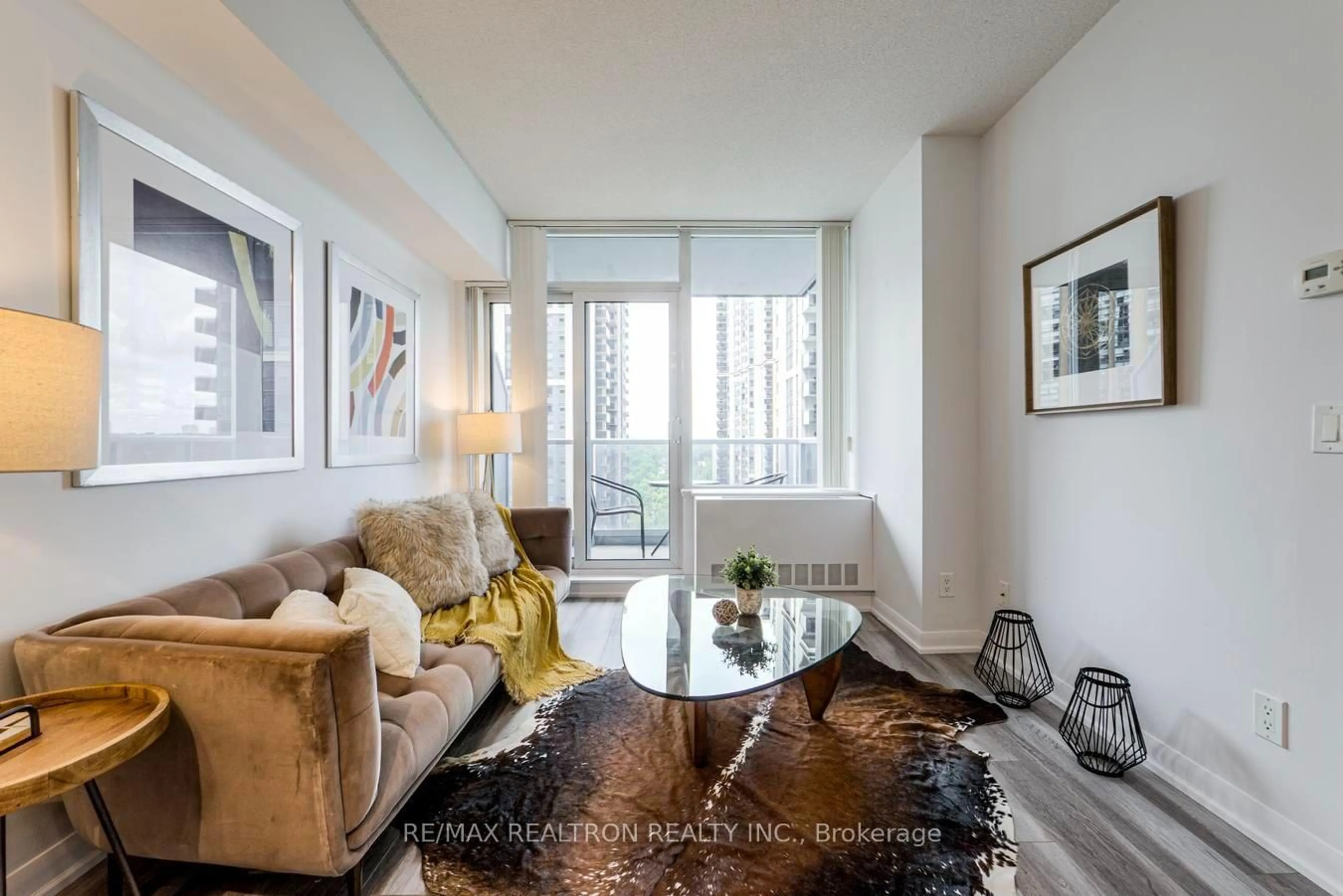 Living room with furniture, unknown for 4968 Yonge St #1505, Toronto Ontario M2N 5N7