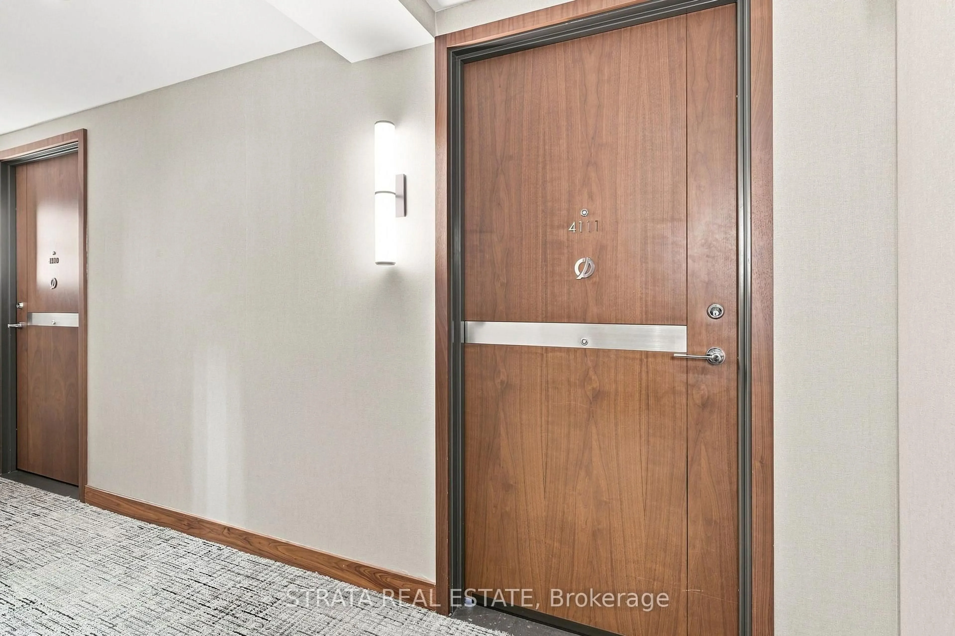 Indoor entryway for 19 Bathurst St #4111, Toronto Ontario M5V 0N2