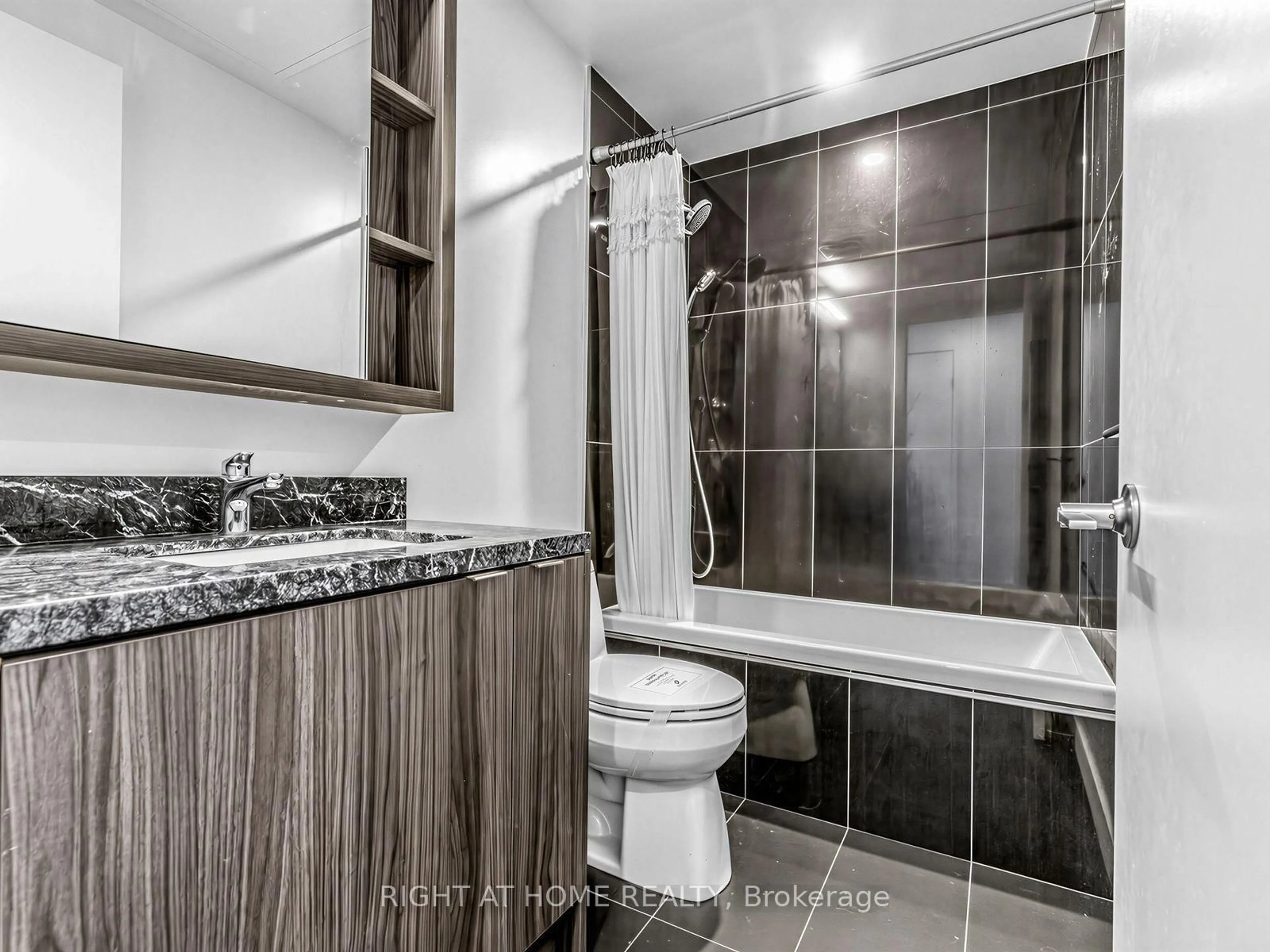 Standard bathroom, ceramic/tile floor for 115 Blue Jays Way #3215, Toronto Ontario M5V 0N4