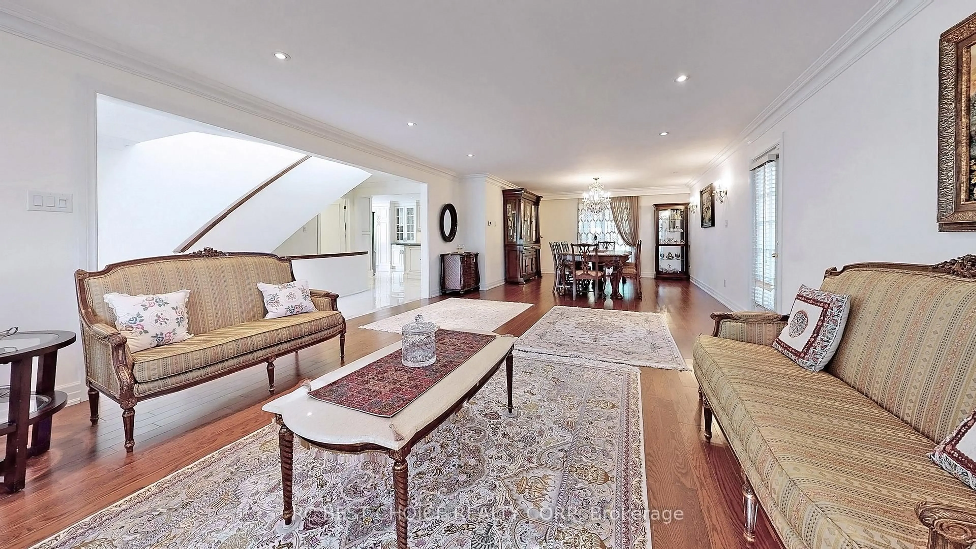 Indoor foyer for 76 Rockford Rd, Toronto Ontario M2R 3A7