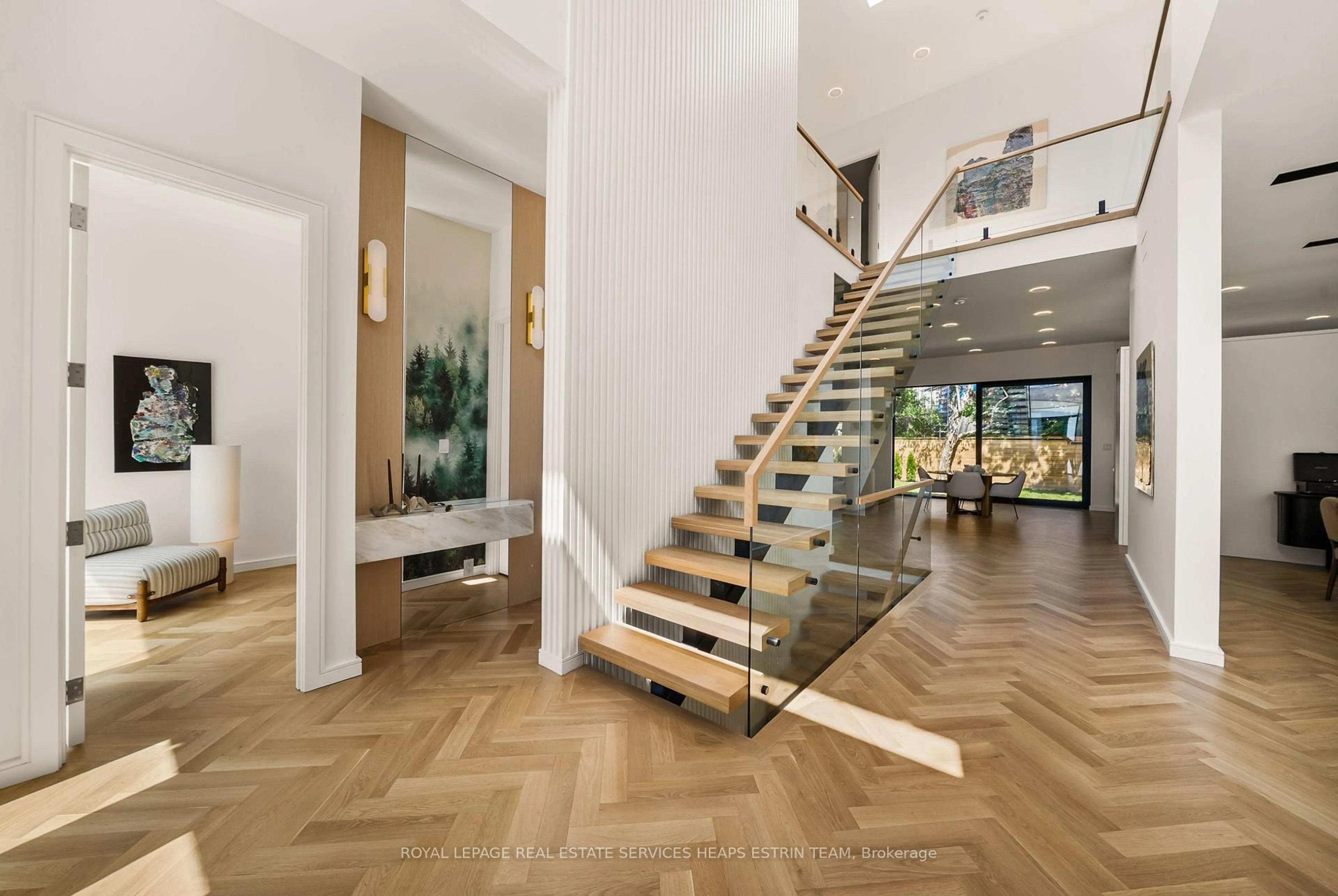 Indoor foyer for 7 Lumley Ave, Toronto Ontario M4G 2X3