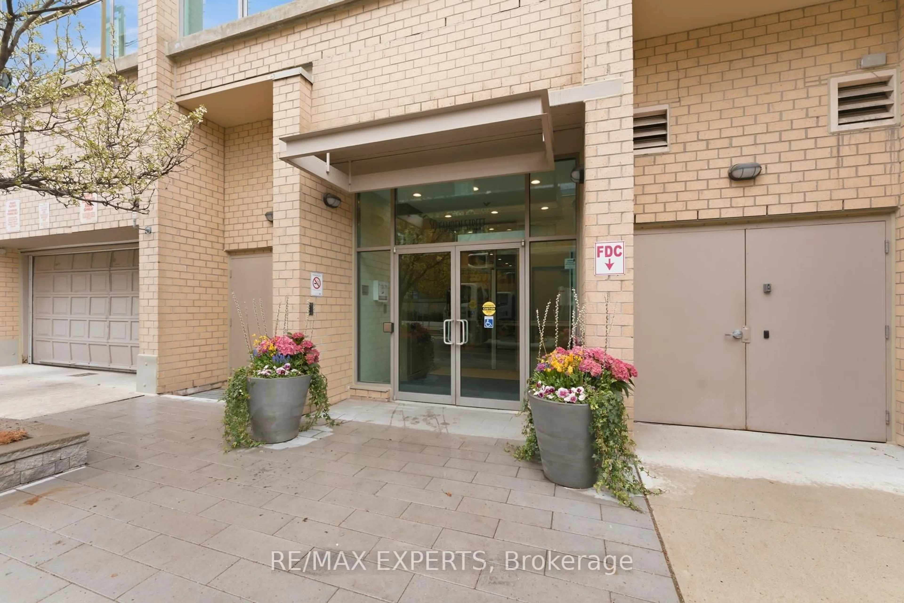 Indoor foyer for 50 Camden St #707, Toronto Ontario M5V 3N1