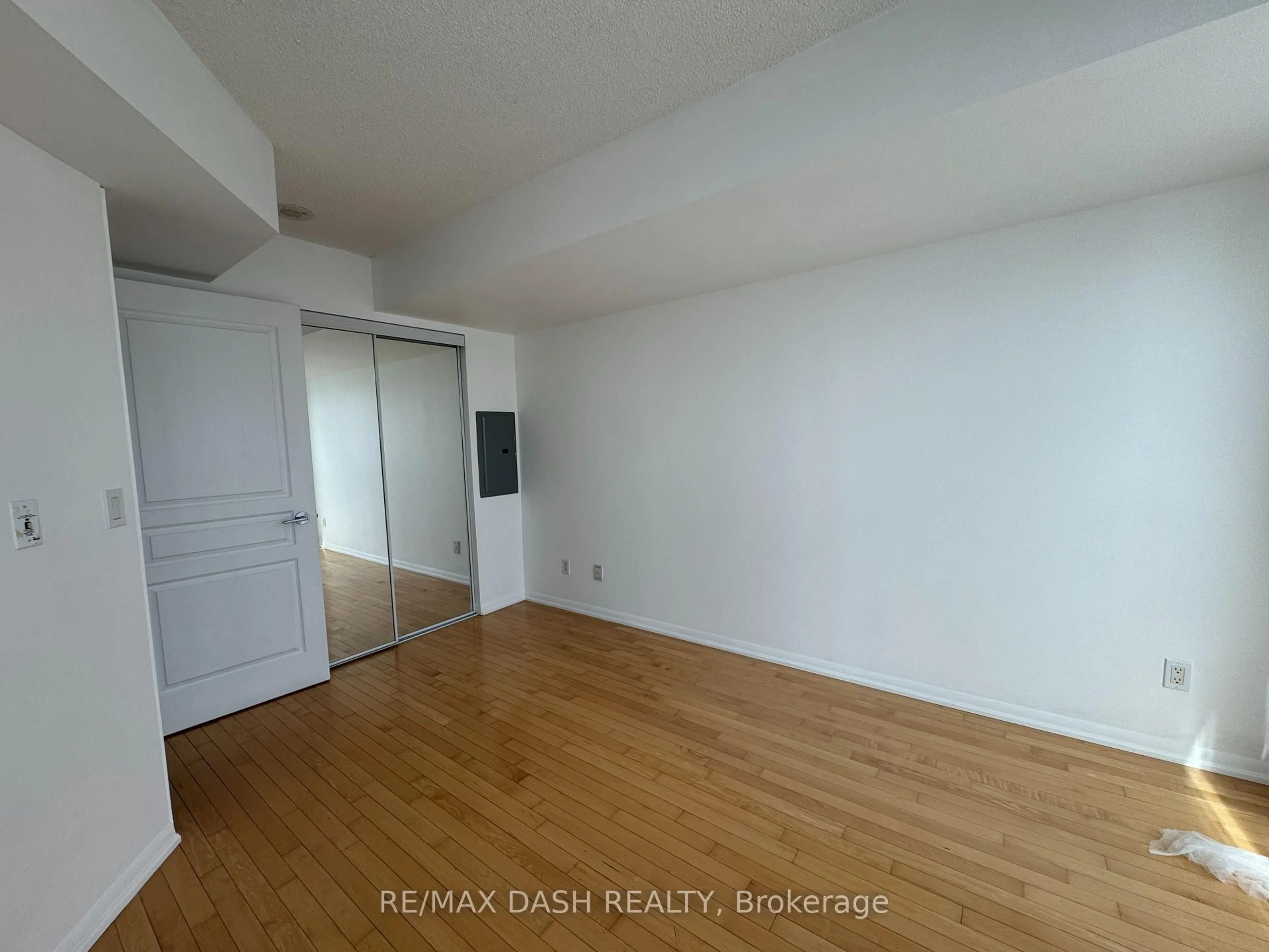 A pic of a room for 18 Yonge St #2809, Toronto Ontario M5E 1Z8
