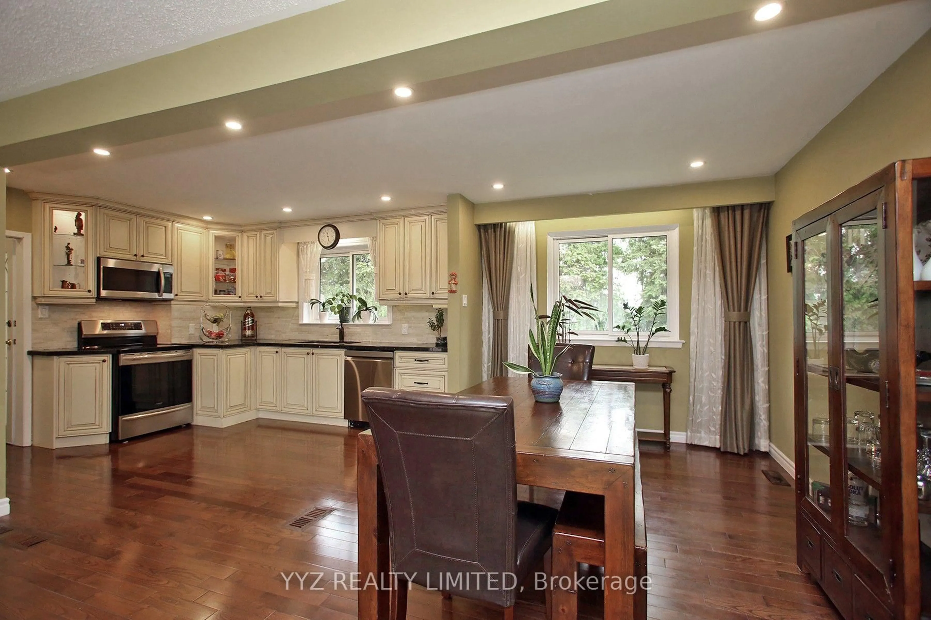 Open concept kitchen, wood/laminate floor for 8 Snowcrest Ave, Toronto Ontario M2K 2K6