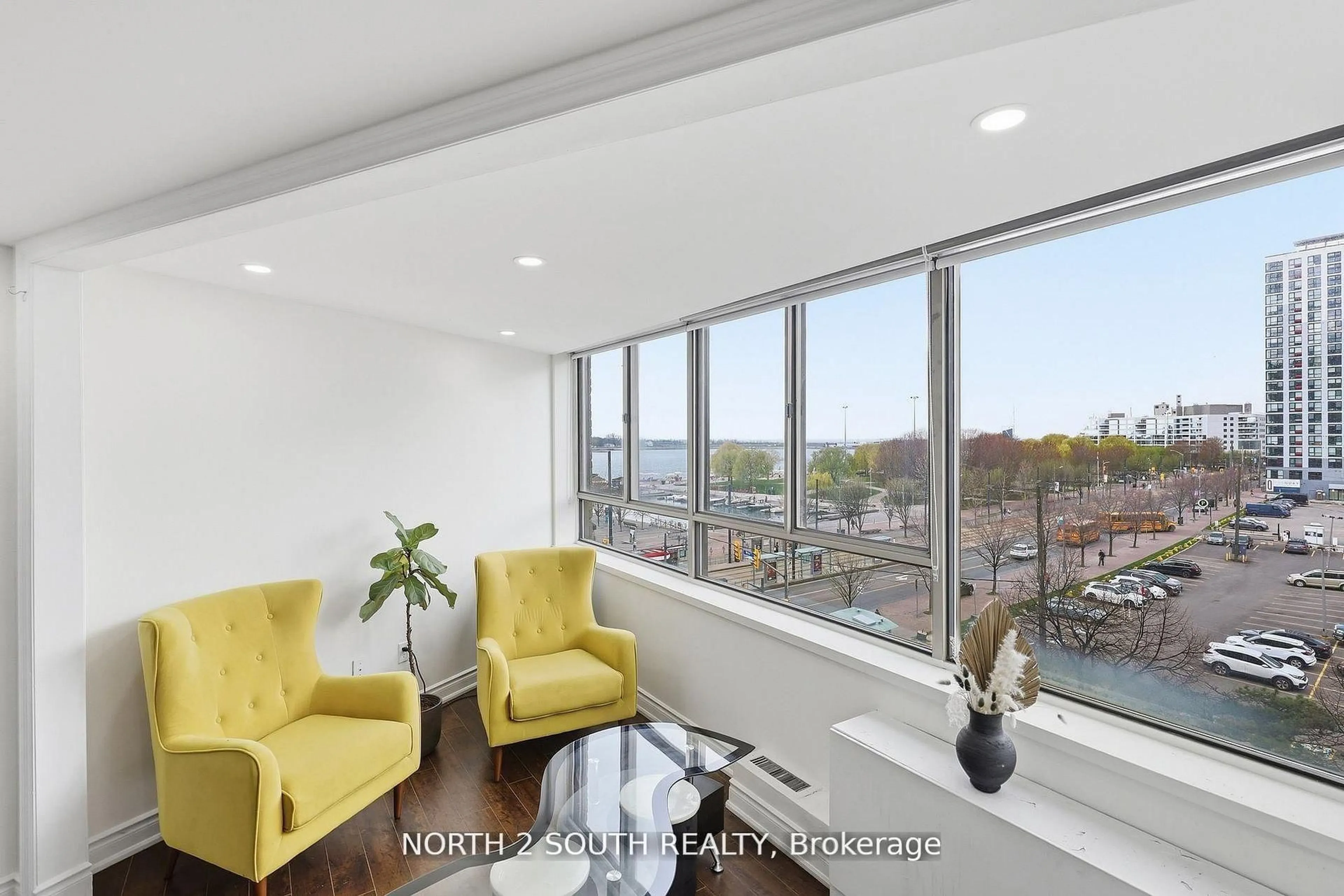 Living room with furniture, unknown for 270 Queens Quay #505, Toronto Ontario M5J 2N4