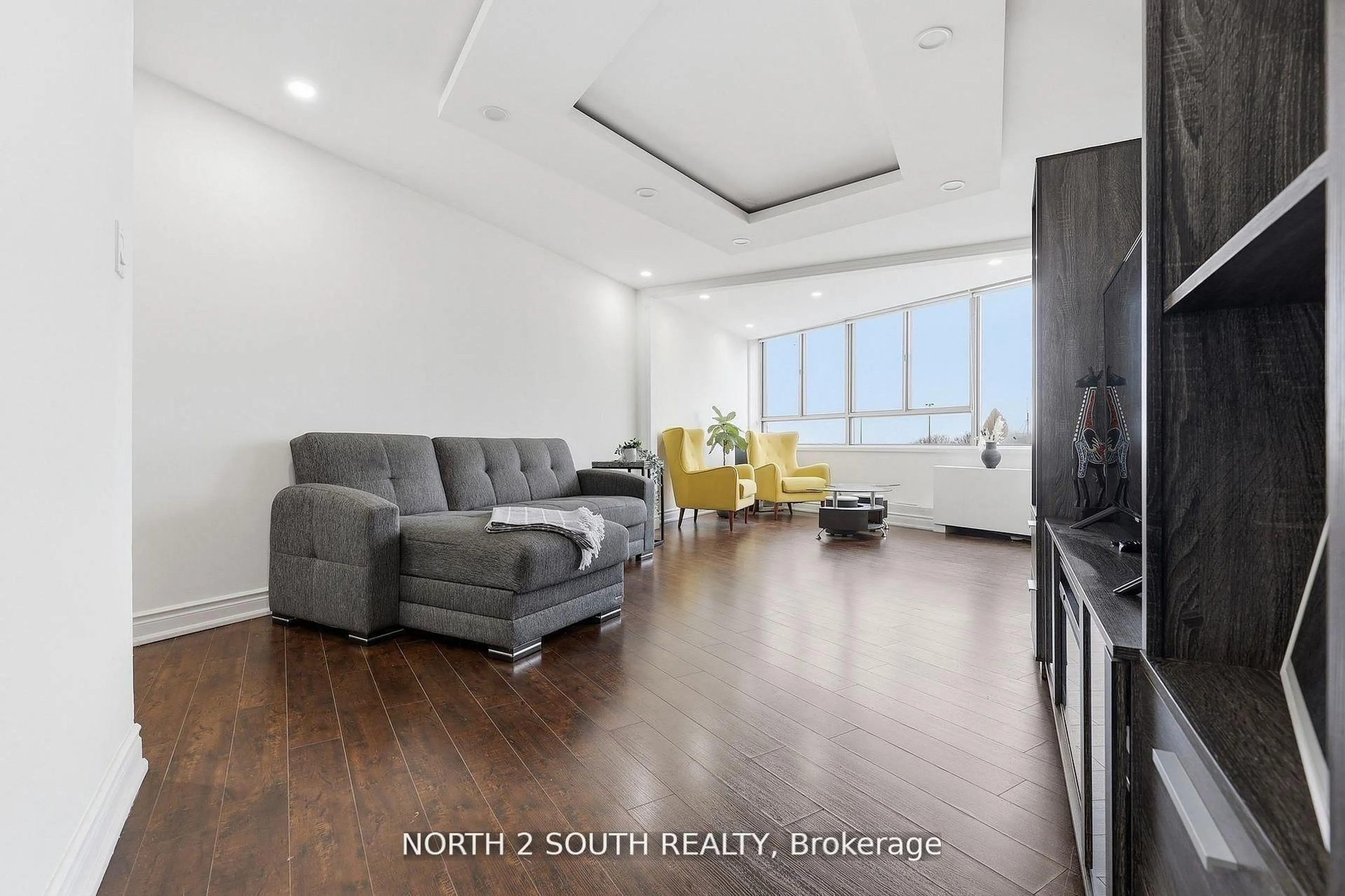 Living room with furniture, unknown for 270 Queens Quay #505, Toronto Ontario M5J 2N4