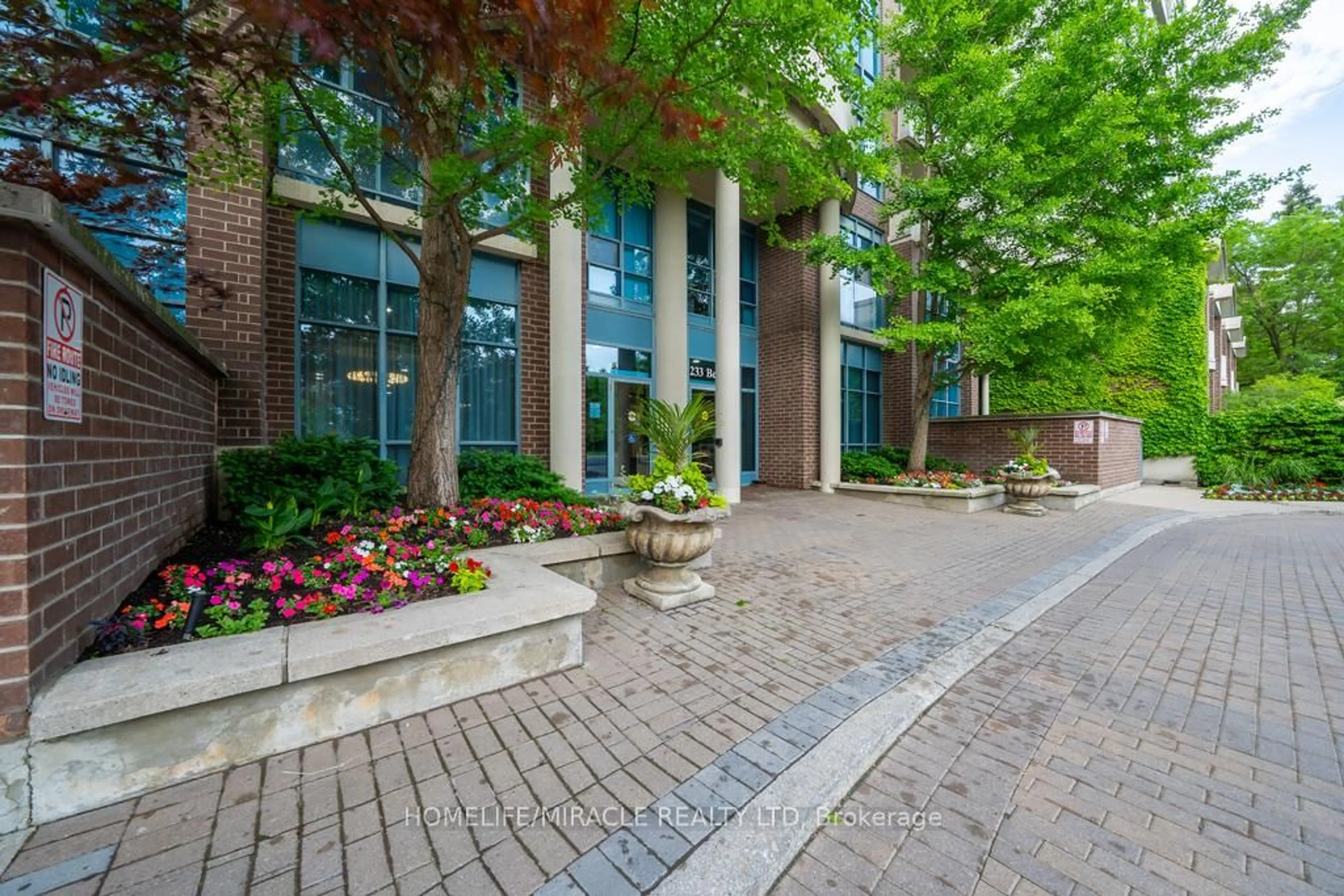 Patio, unknown for 233 Beecroft Rd #318, Toronto Ontario M2N 6Z9