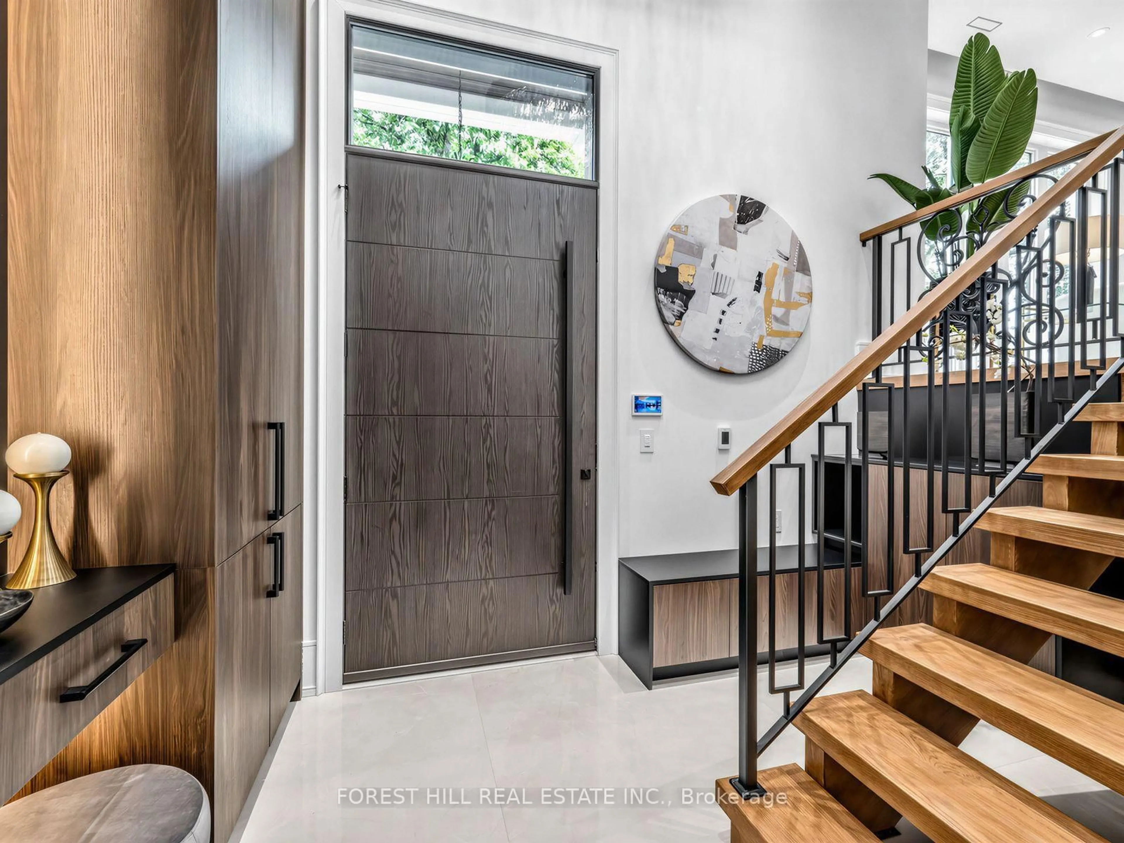 Indoor entryway for 229 Florence Ave, Toronto Ontario M2N 1G7