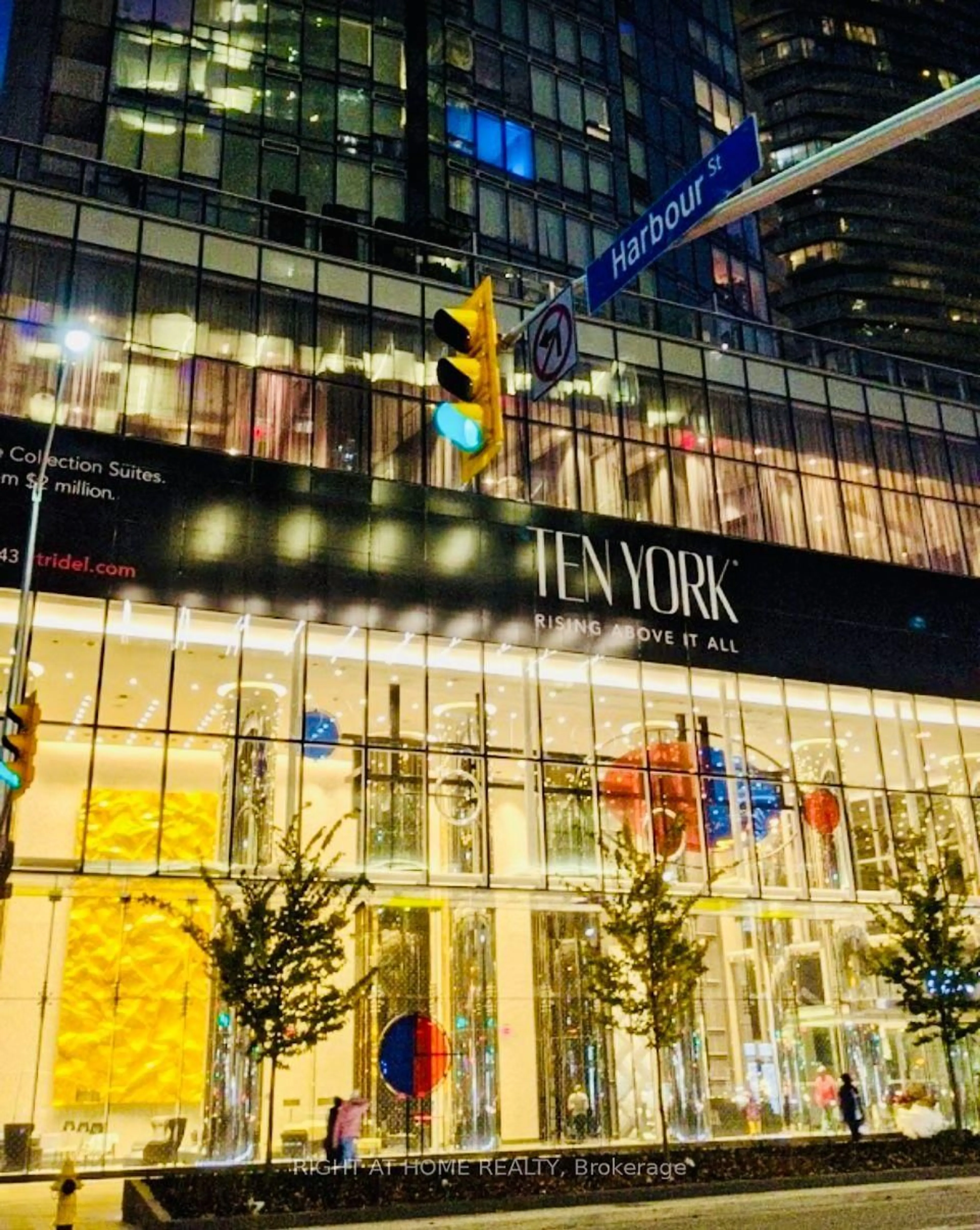 Indoor foyer for 10 York St #3213, Toronto Ontario M5J 0E1