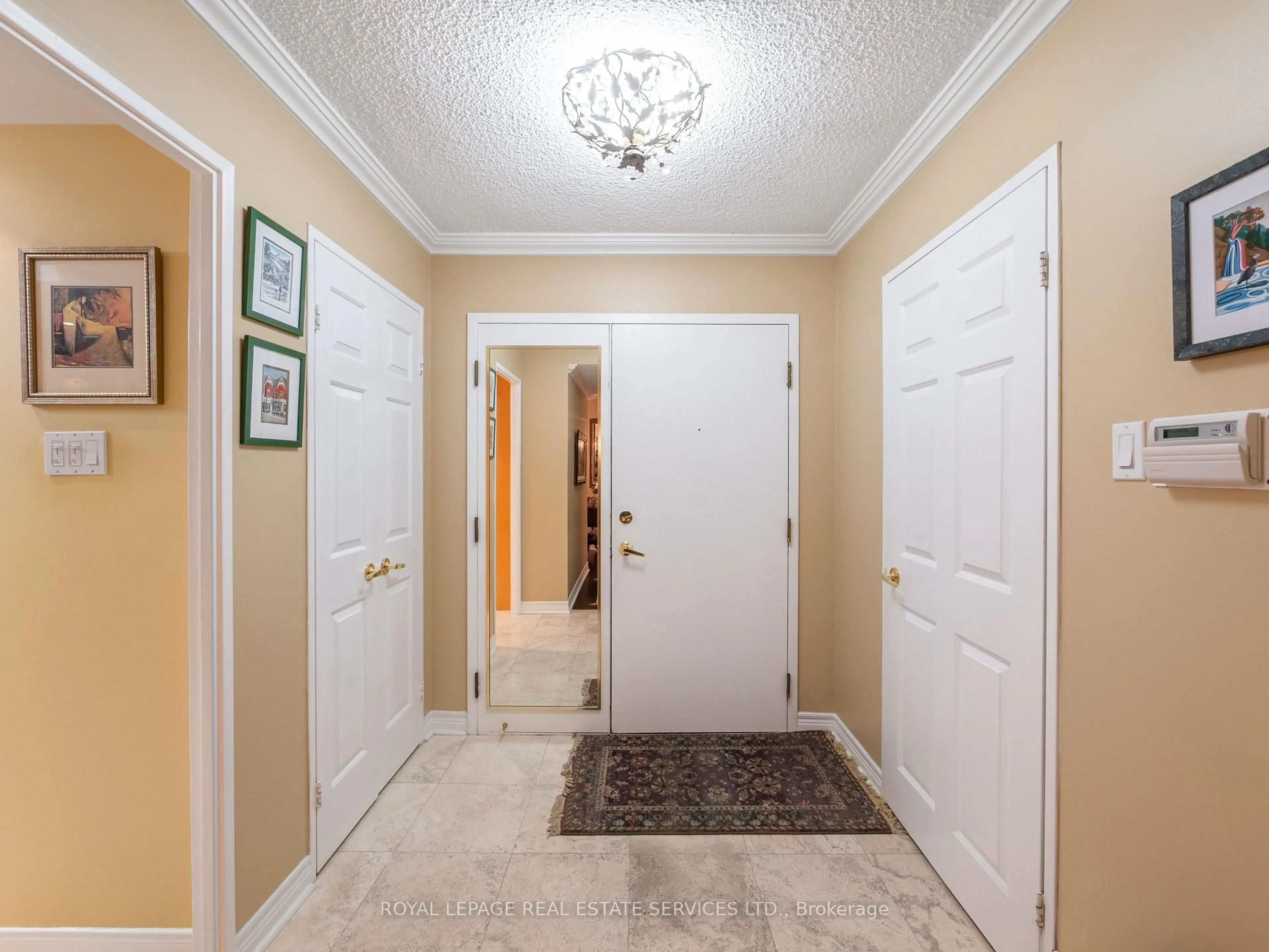 Indoor entryway for 131 Beecroft Rd #1404, Toronto Ontario M2N 6G9