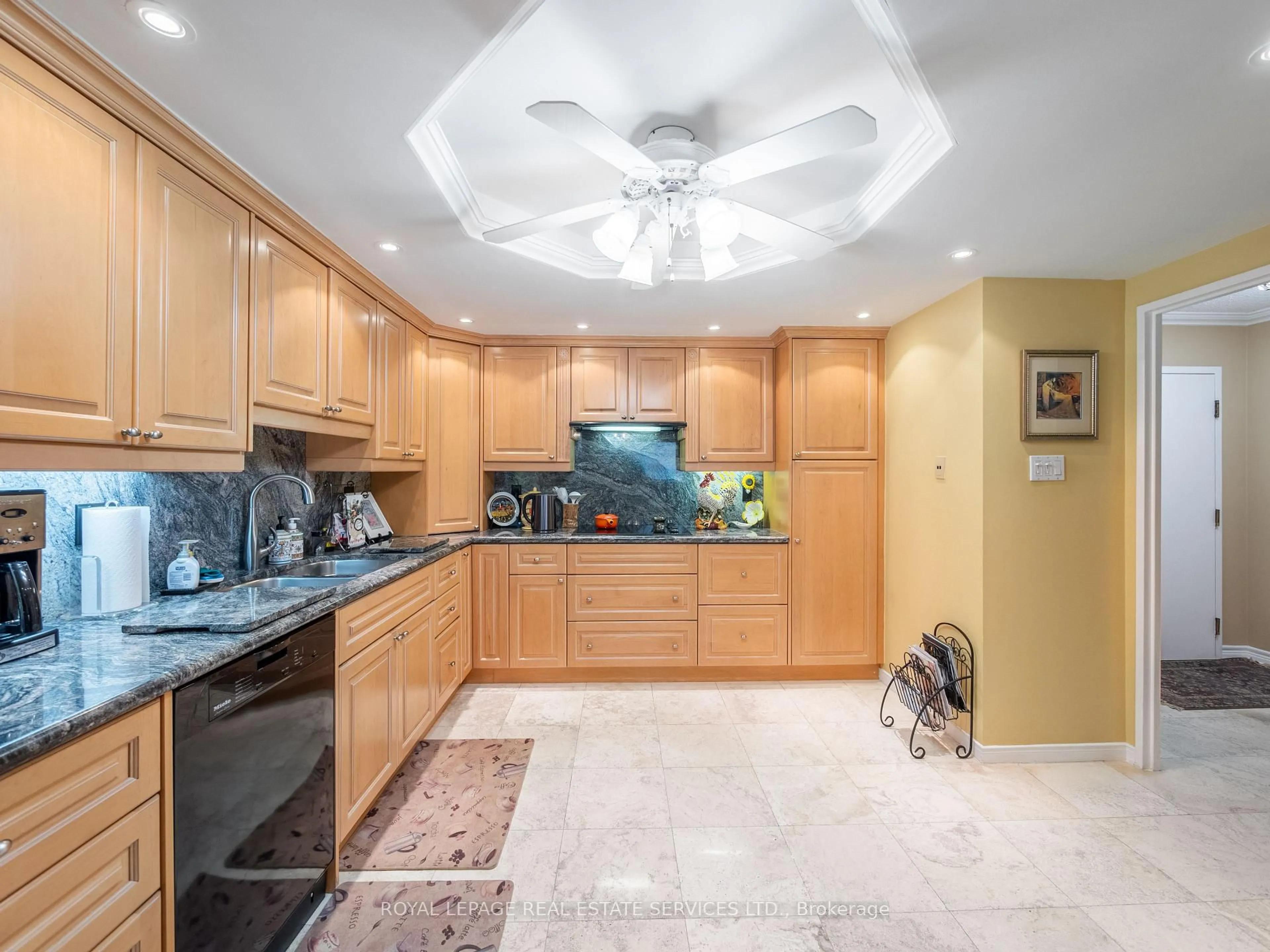 Unknown for 131 Beecroft Rd #1404, Toronto Ontario M2N 6G9